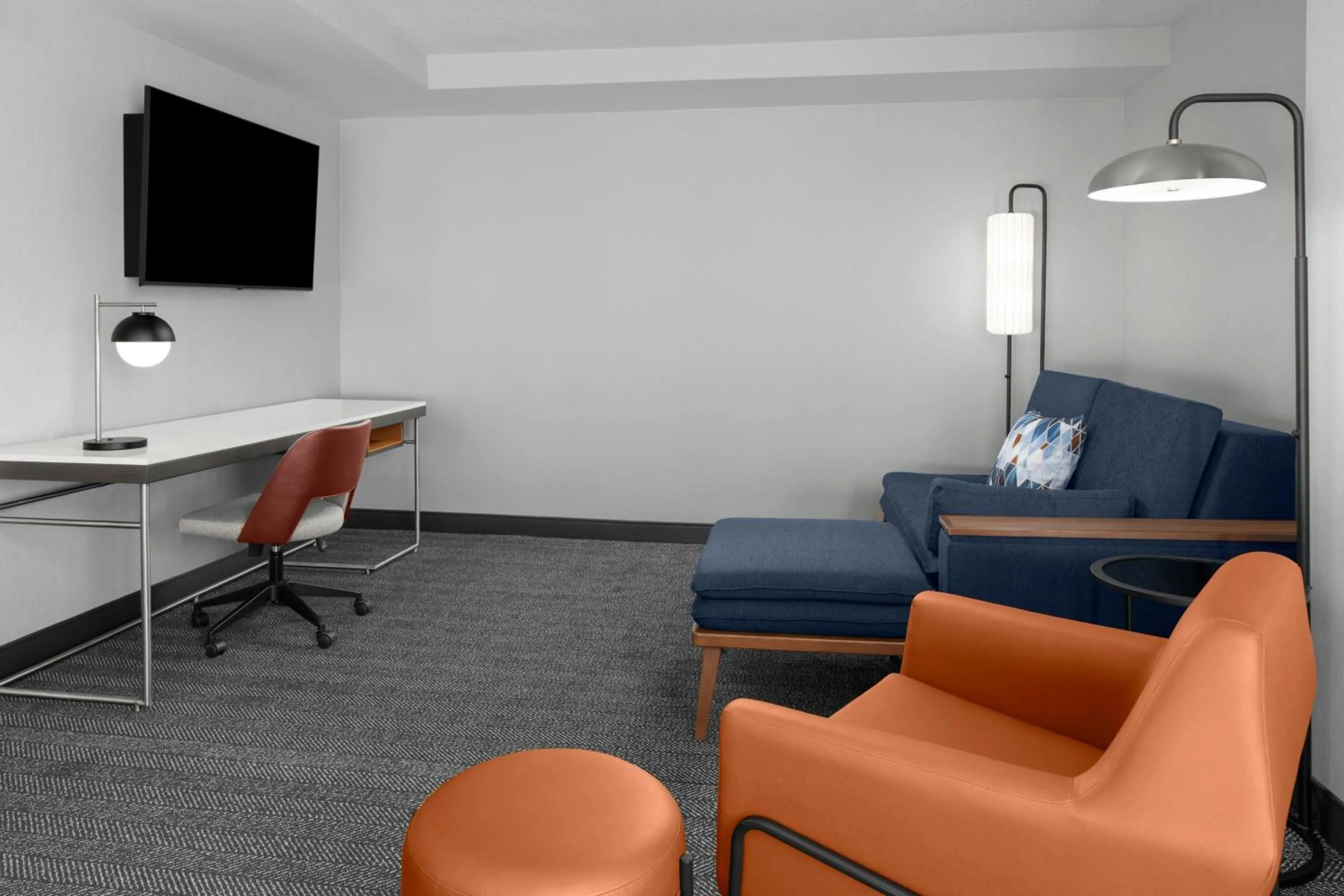 Living room in Courtyard San Jose Airport