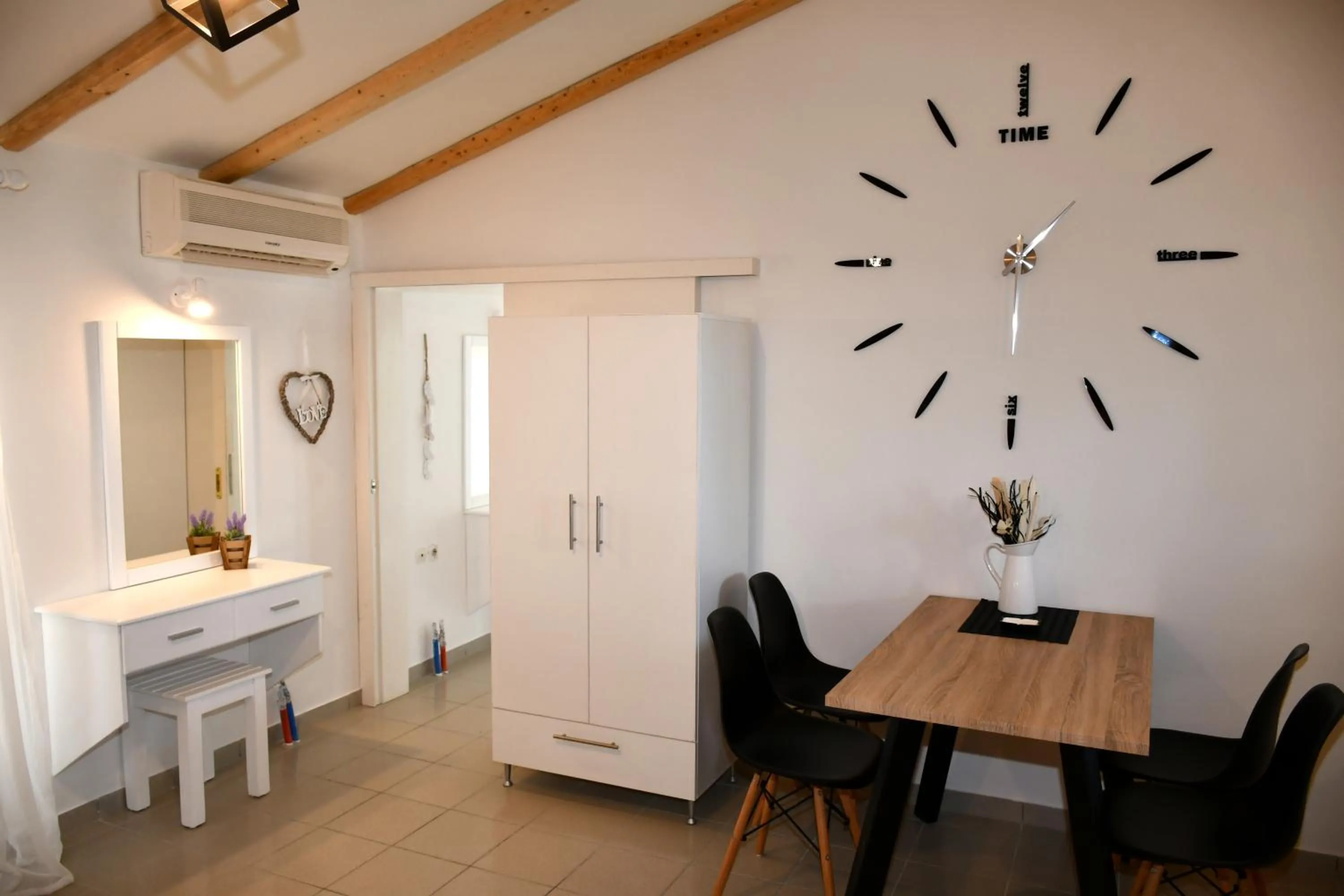 Dining area in Cavos Beach House