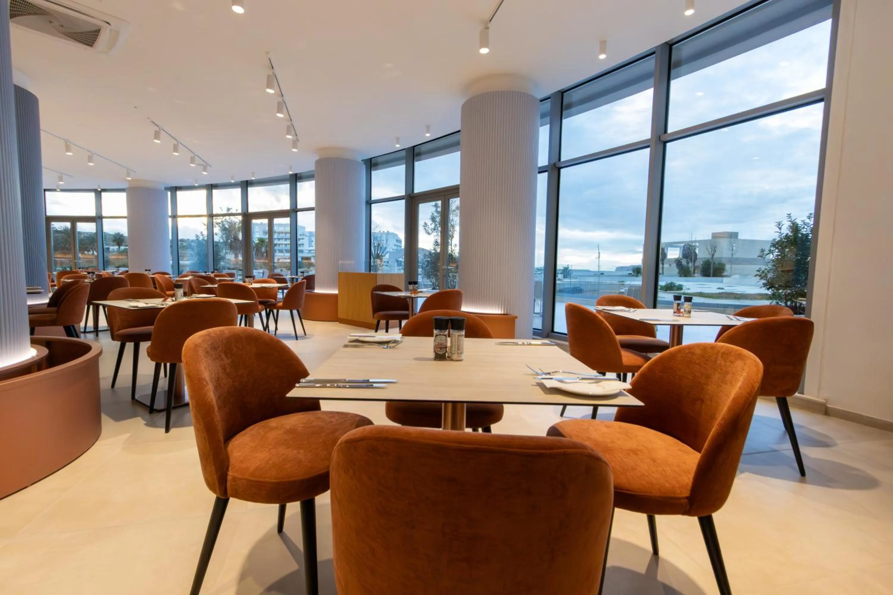 Restaurant/places to eat in Ramla Bay Resort