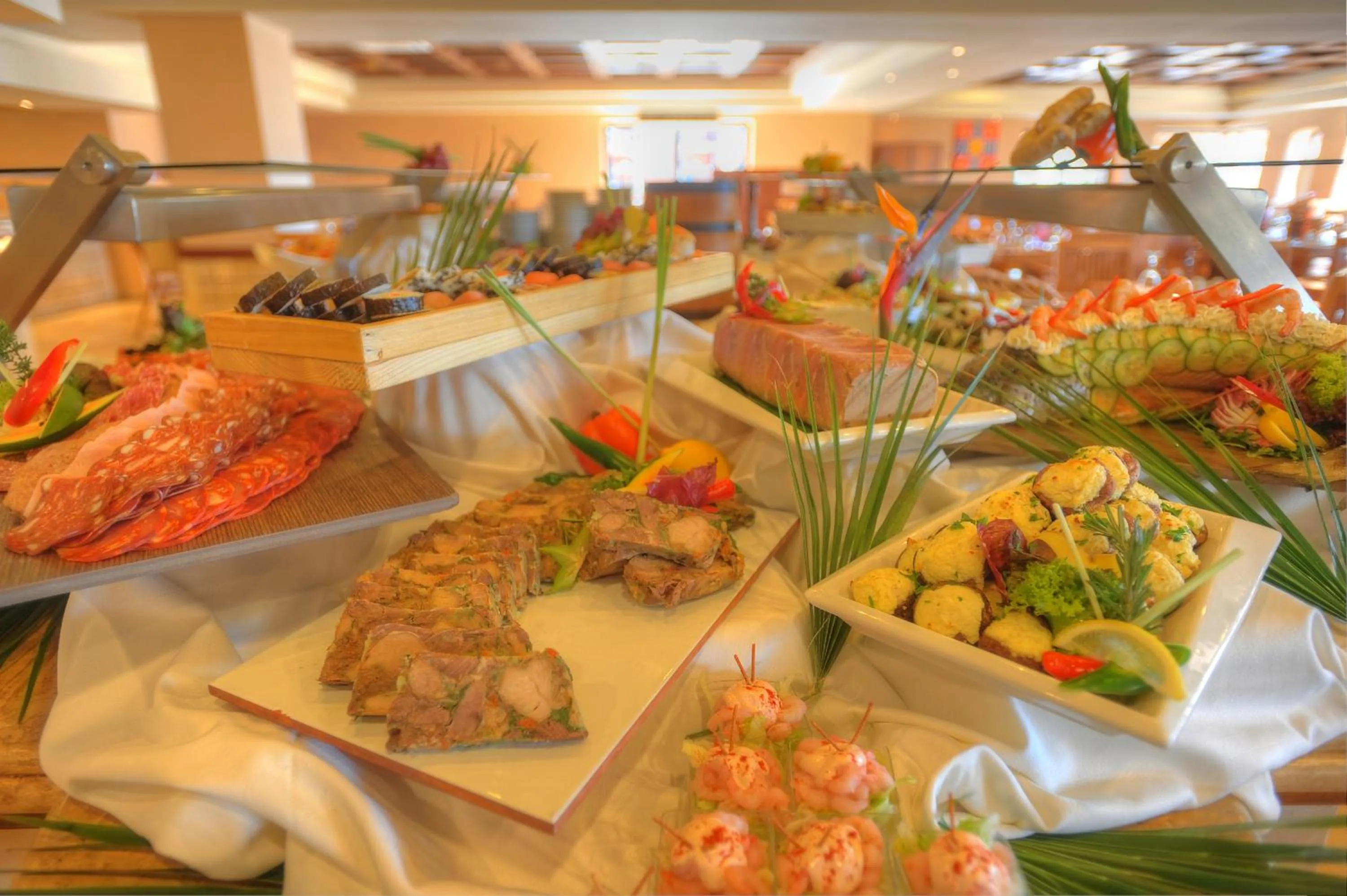 Restaurant/places to eat in Ramla Bay Resort