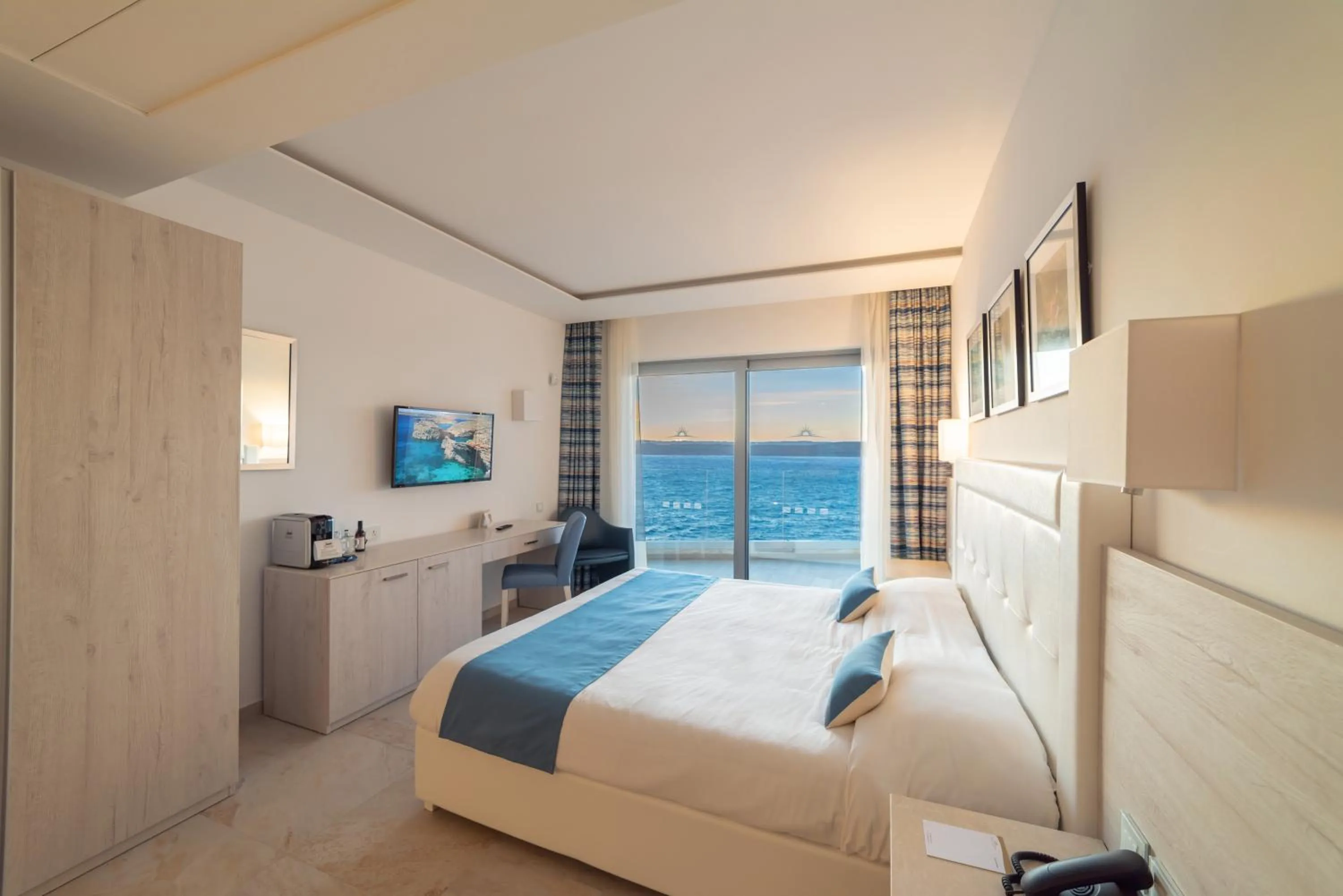 Bedroom, Bed in Ramla Bay Resort