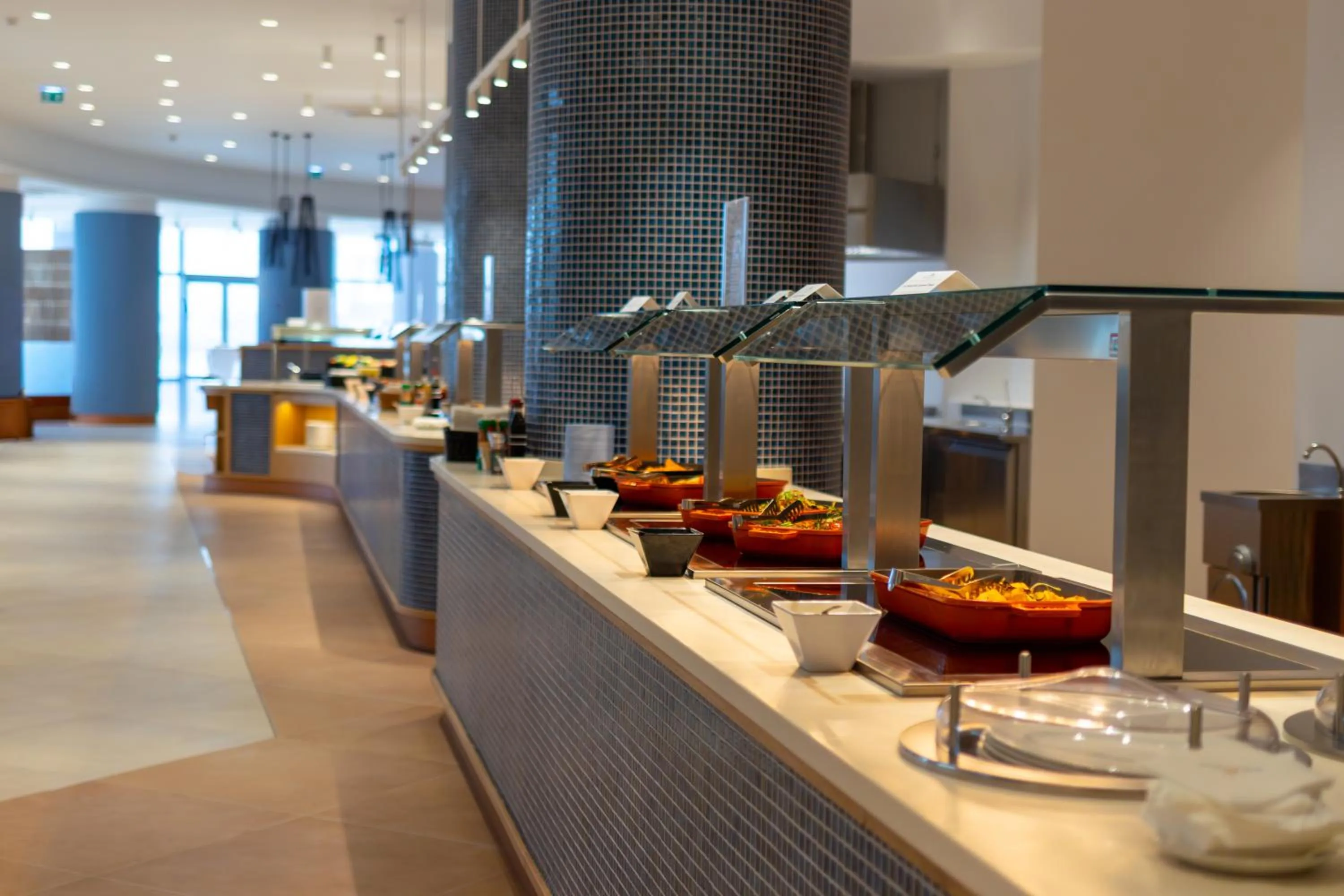 Restaurant/places to eat in Ramla Bay Resort