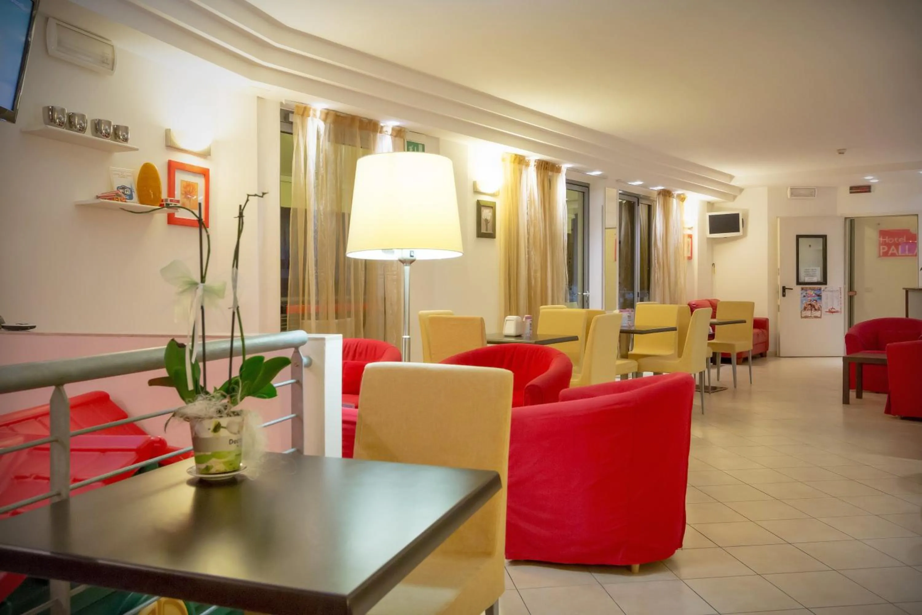 Communal lounge/ TV room in Hotel Palladio