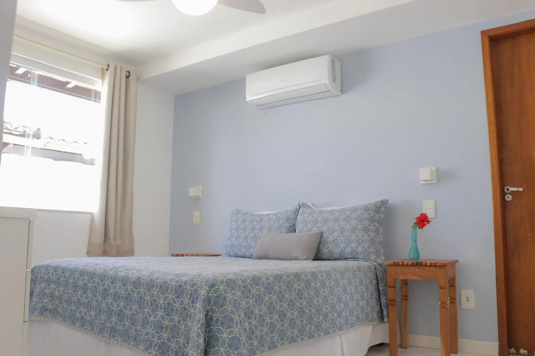 Photo of the whole room, Bed in Pousada CafeMar Búzios