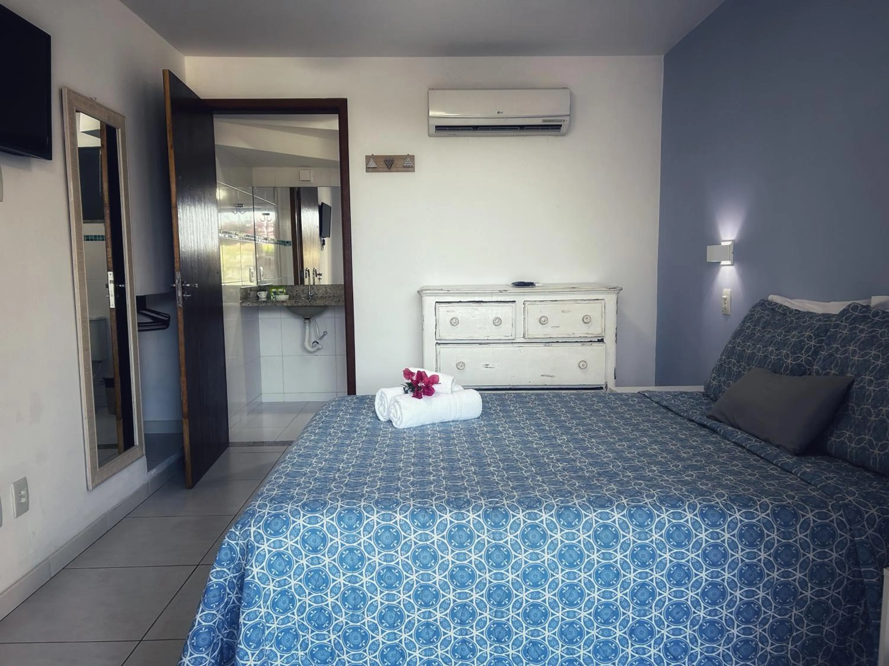 Photo of the whole room, Bed in Pousada CafeMar Búzios