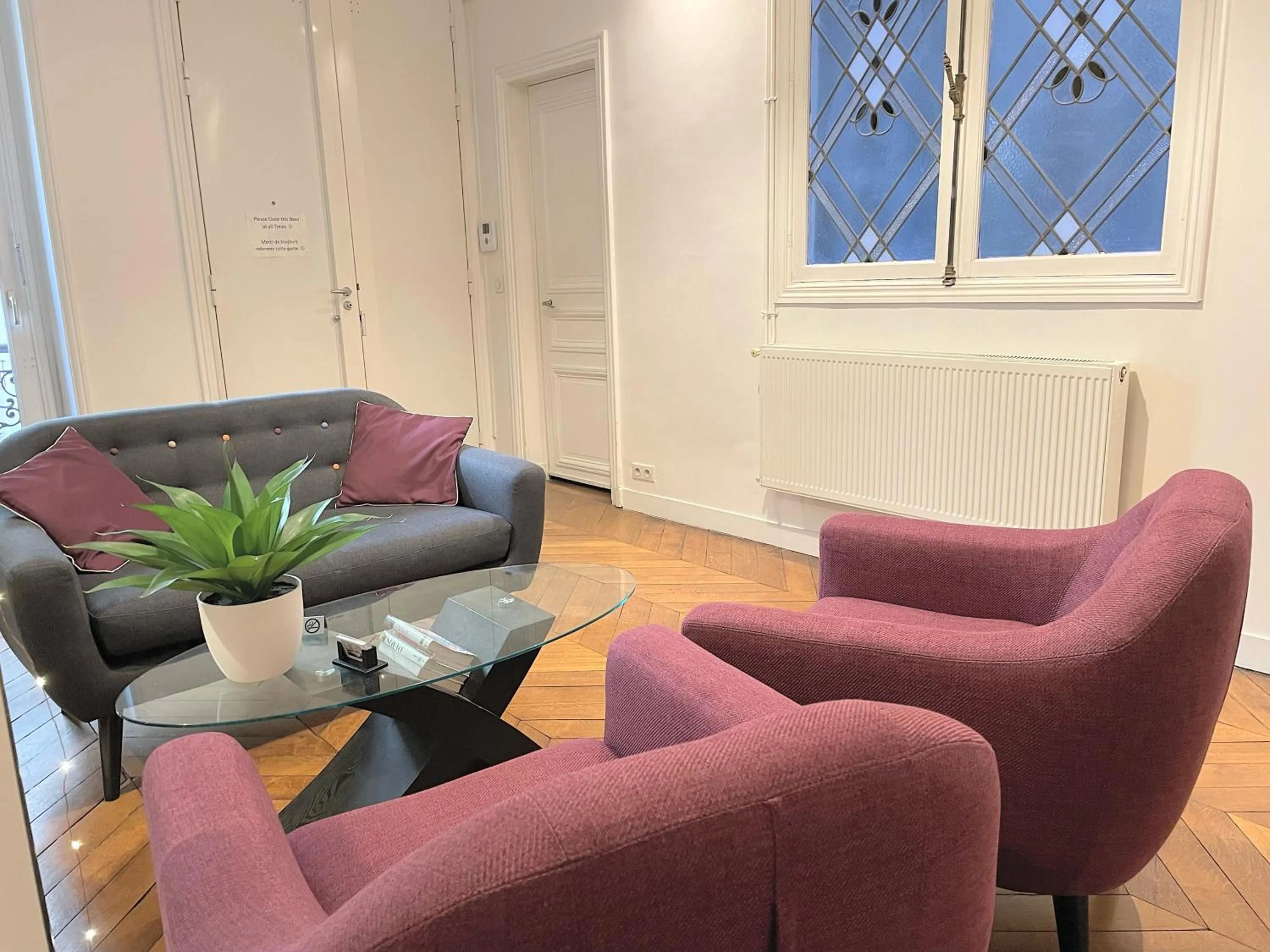 Facade/entrance in Paris Square