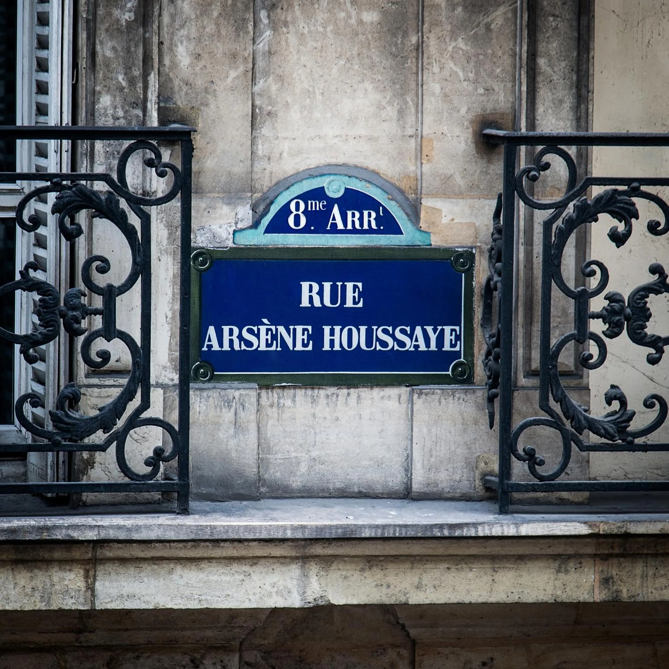 Neighbourhood in Paris Square