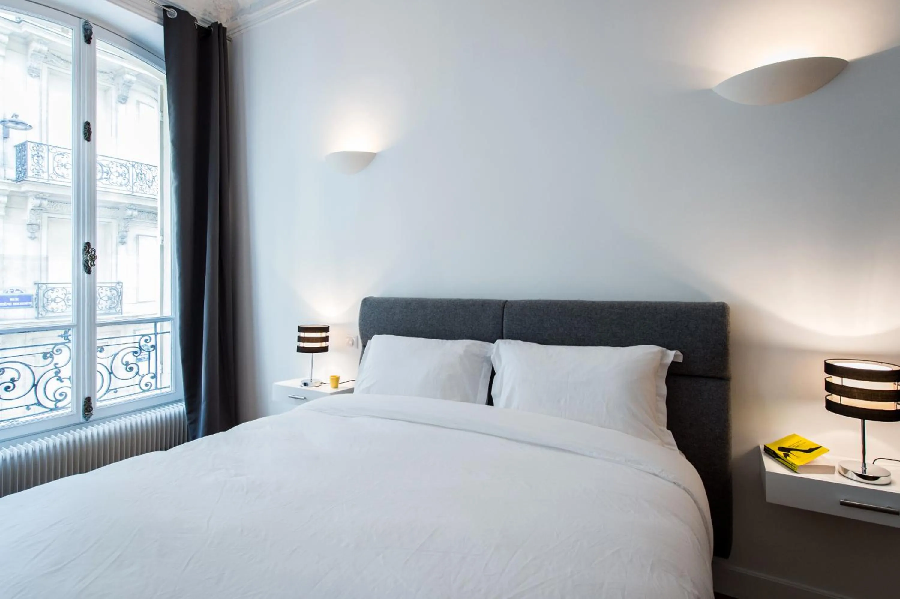 Bedroom, Bed in Paris Square