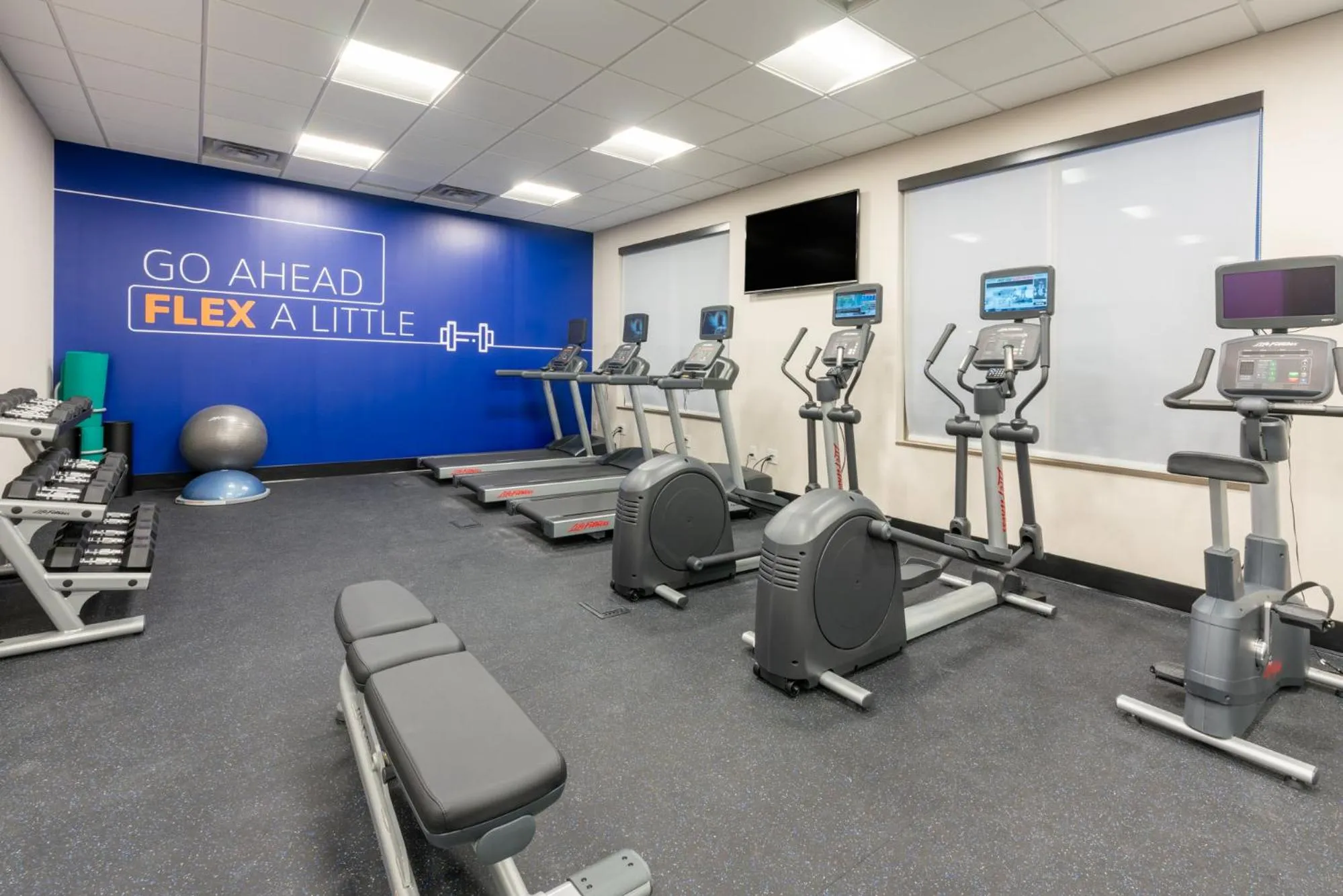 Fitness centre/facilities in Holiday Inn Express & Suites Vaughan-Southwest by IHG