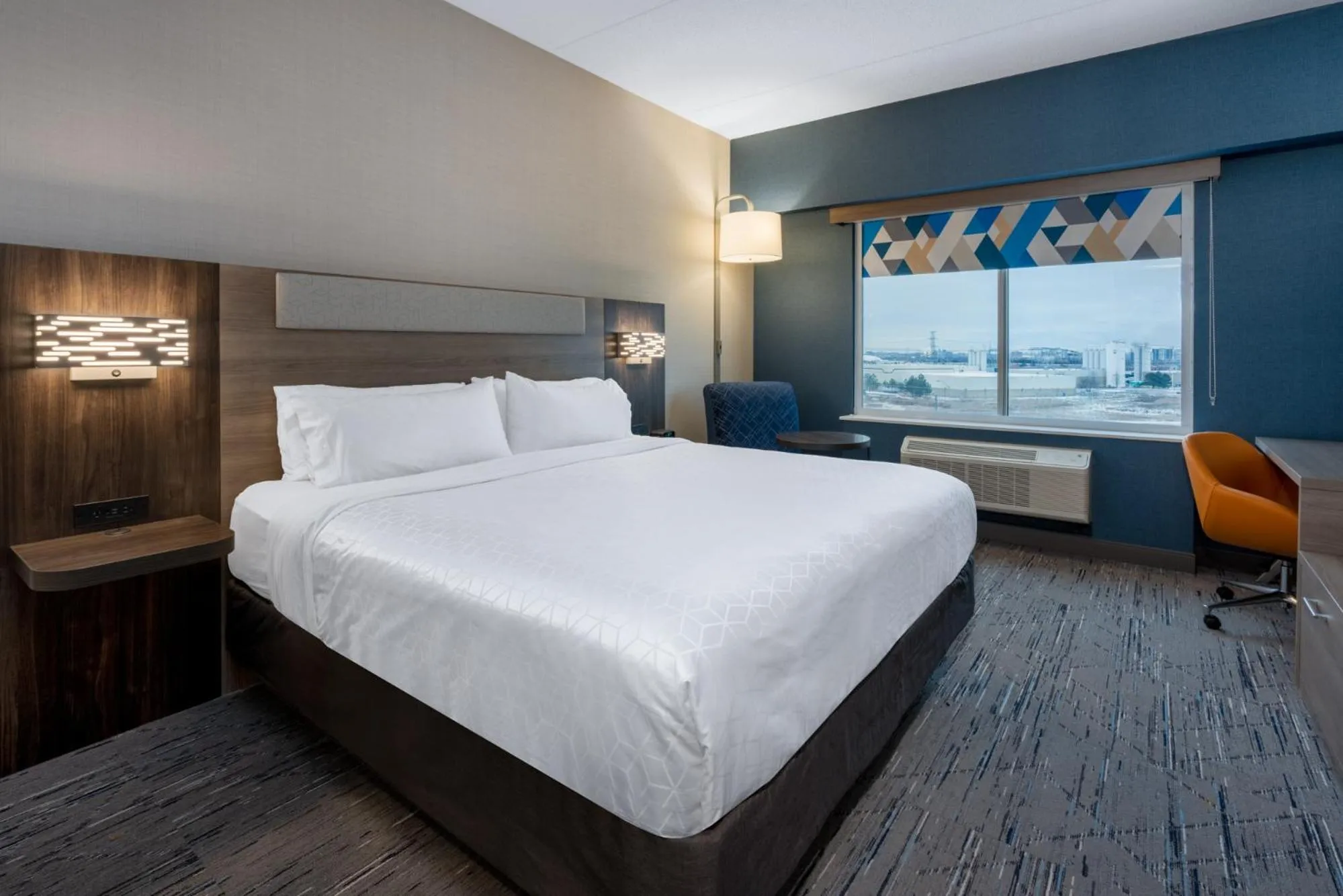 TV and multimedia, Bed in Holiday Inn Express & Suites Vaughan-Southwest by IHG