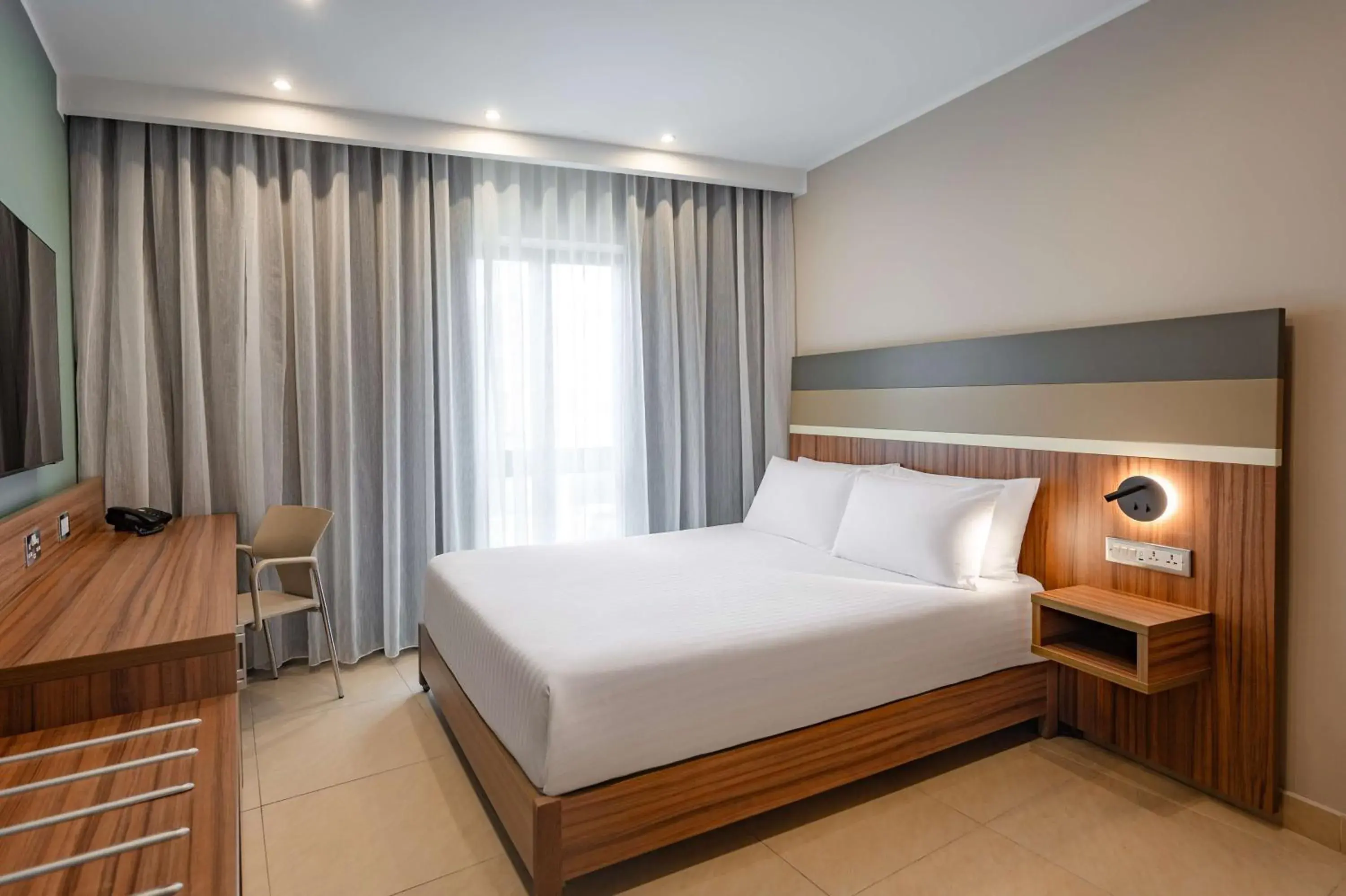 Queen Room with Sea View in DoubleTree by Hilton Malta Queen Room with Sea View in DoubleTree by Hilton Malta