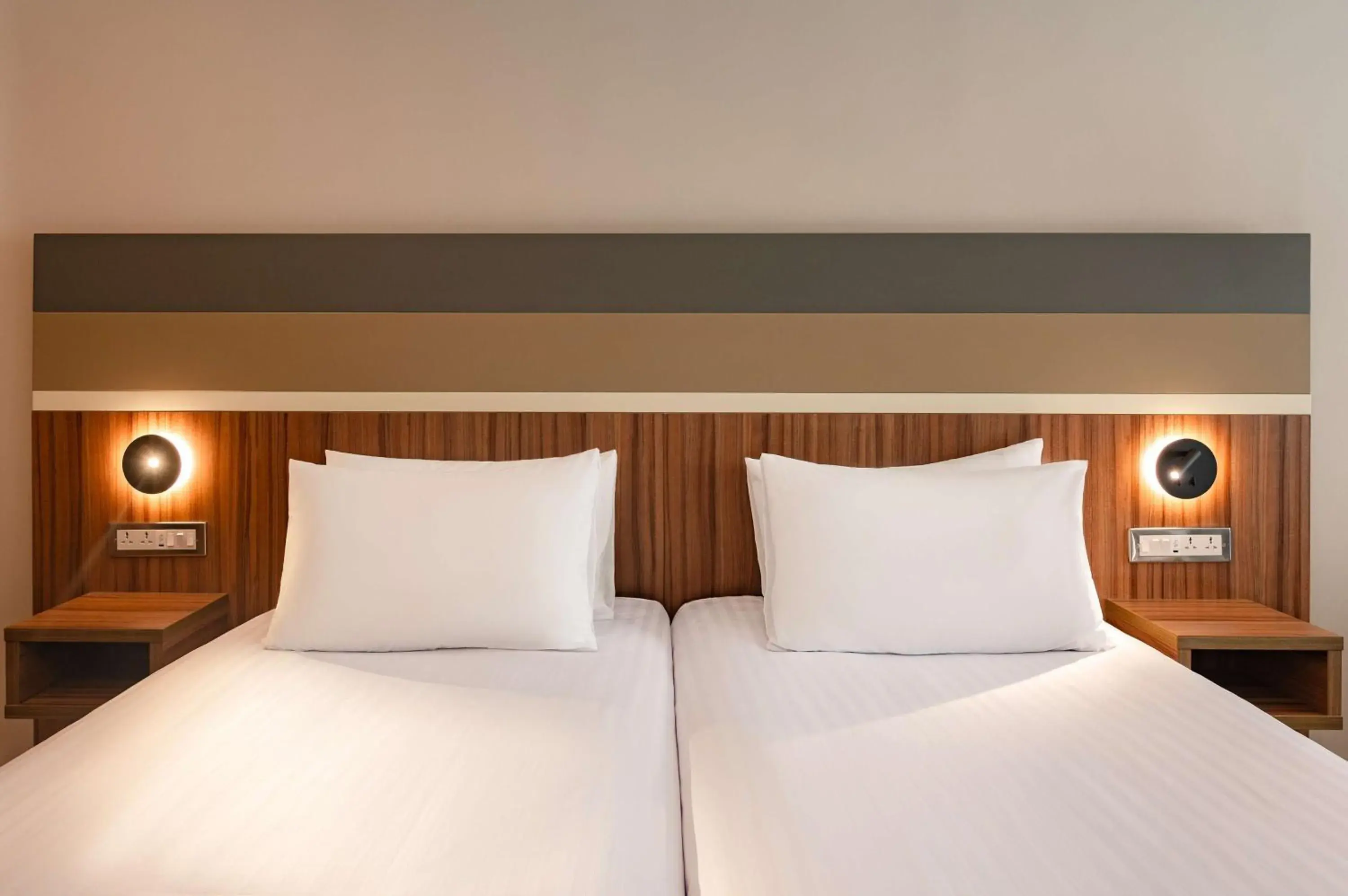 Twin Room with Sea View in DoubleTree by Hilton Malta Twin Room with Sea View in DoubleTree by Hilton Malta