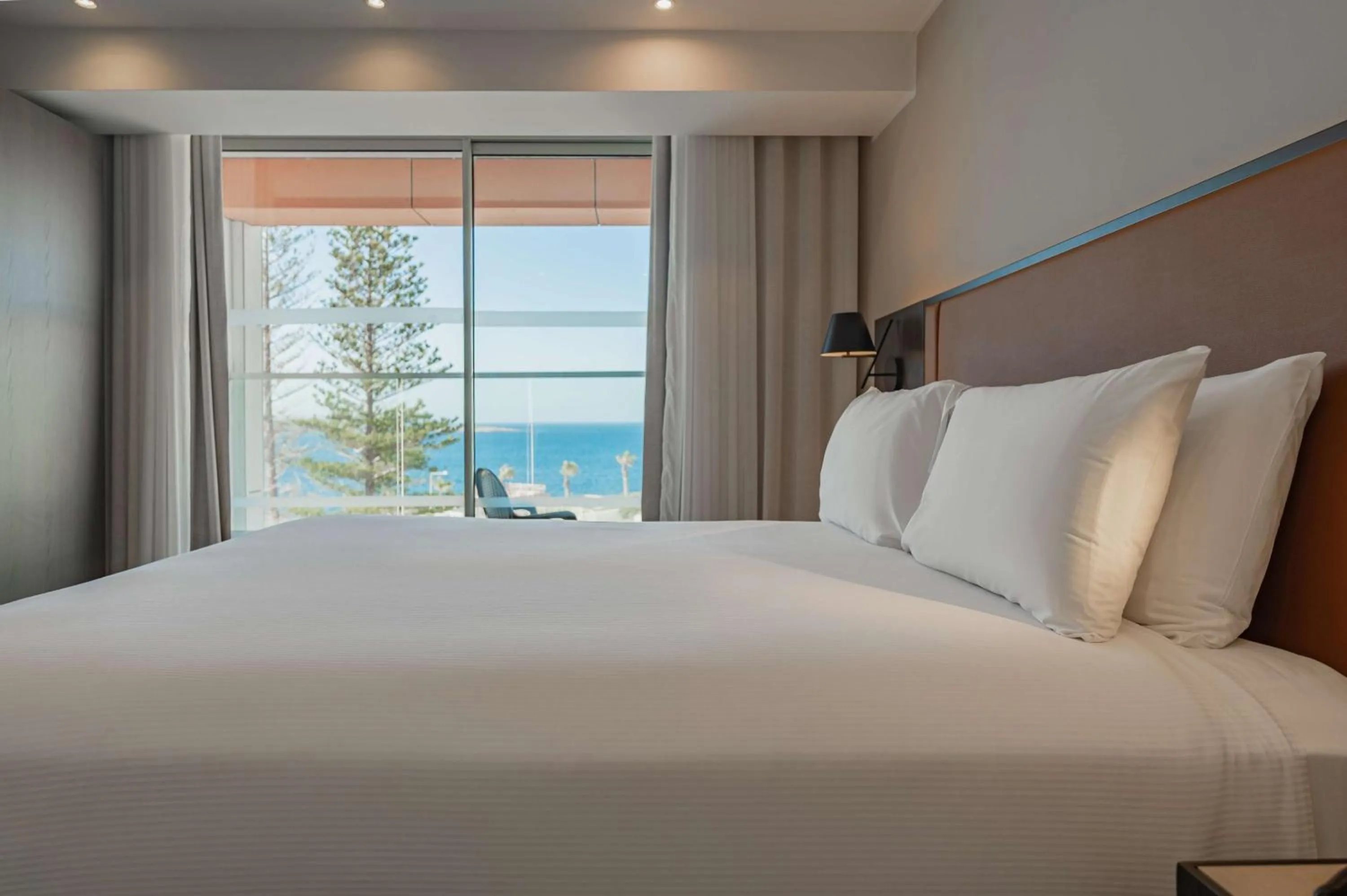 Balcony/Terrace, Bed in DoubleTree by Hilton Malta