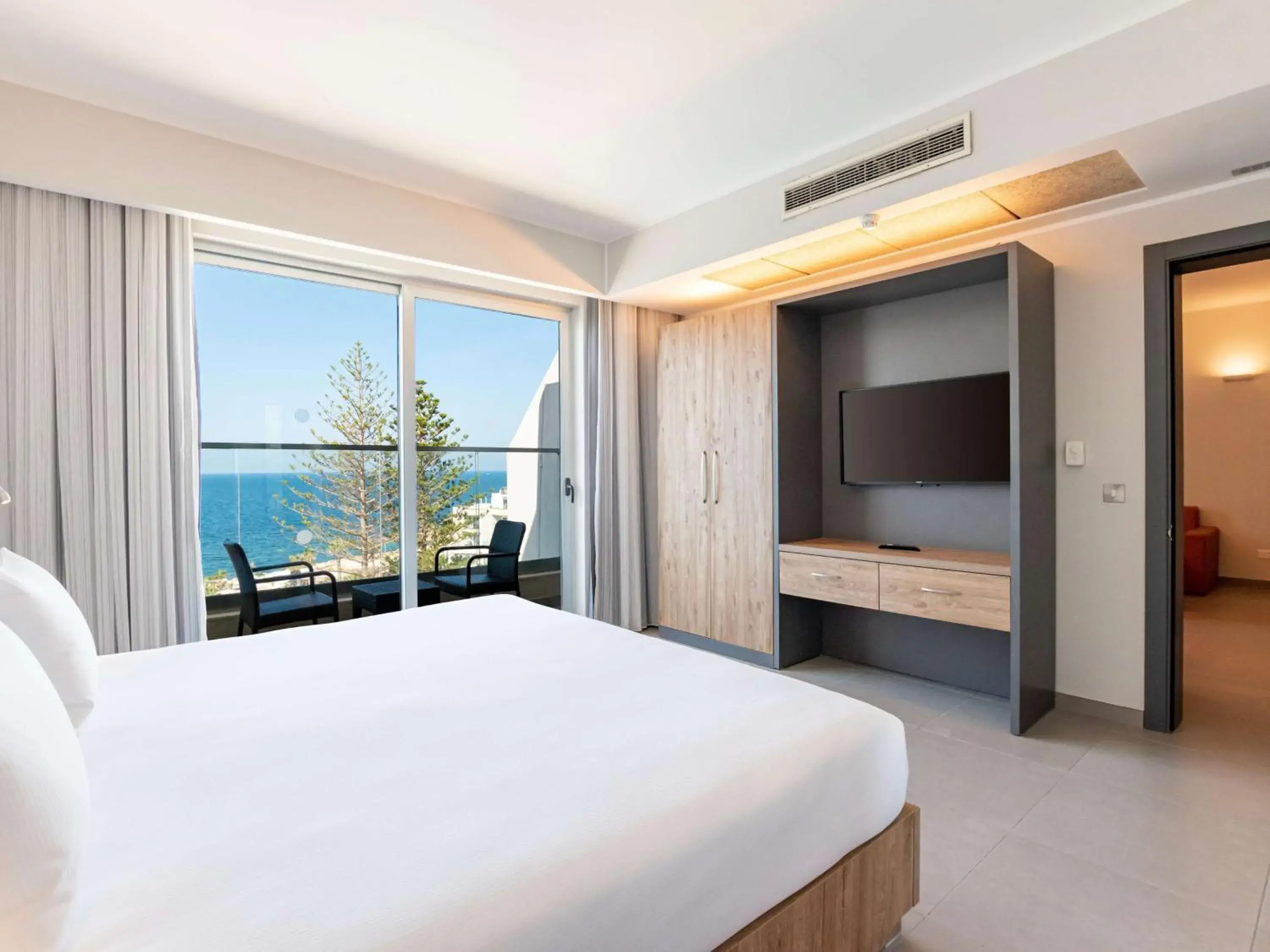One-Bedroom Suite with Sea View in DoubleTree by Hilton Malta One-Bedroom Suite with Sea View in DoubleTree by Hilton Malta