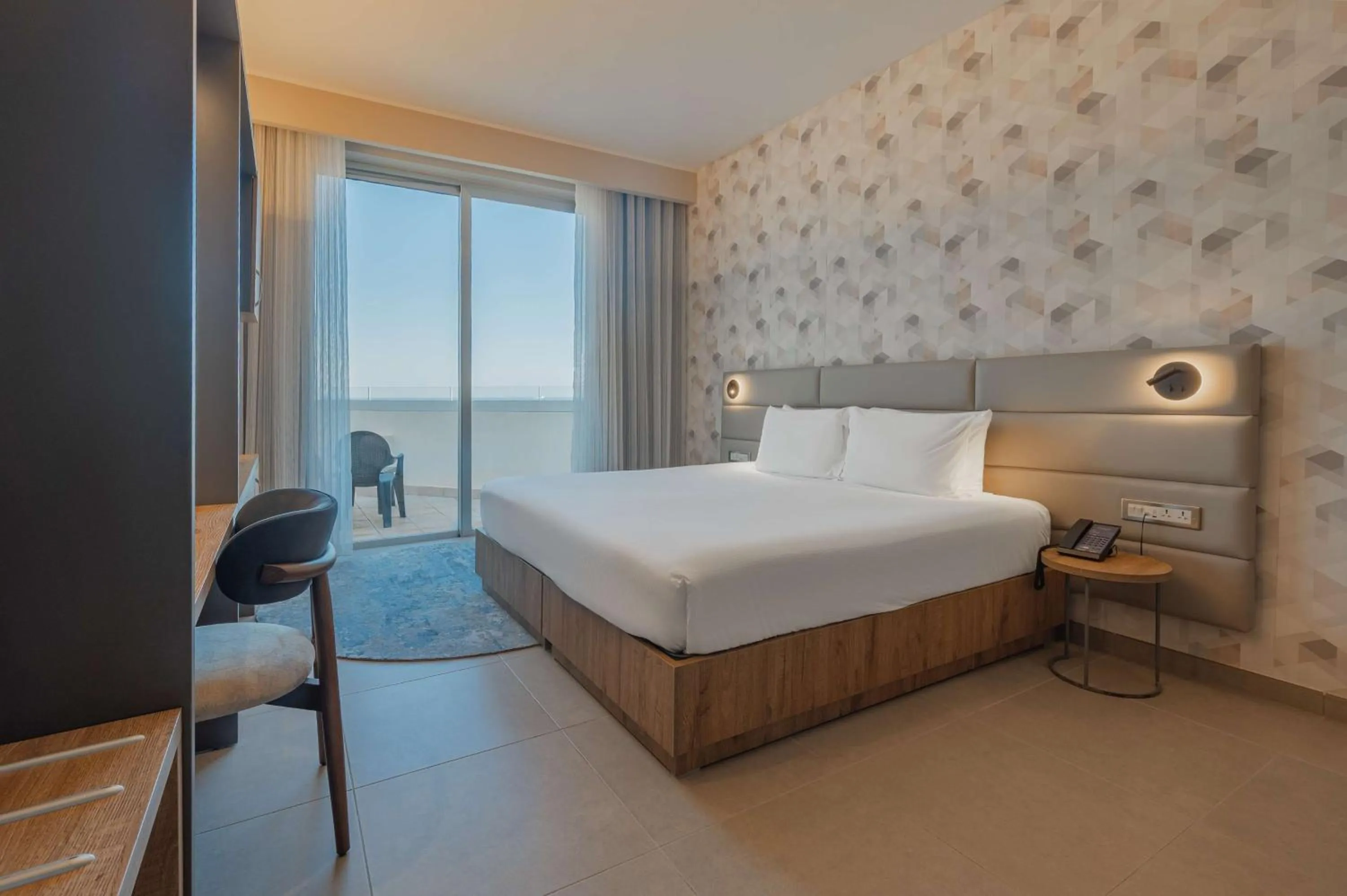 Photo of the whole room, Bed in DoubleTree by Hilton Malta