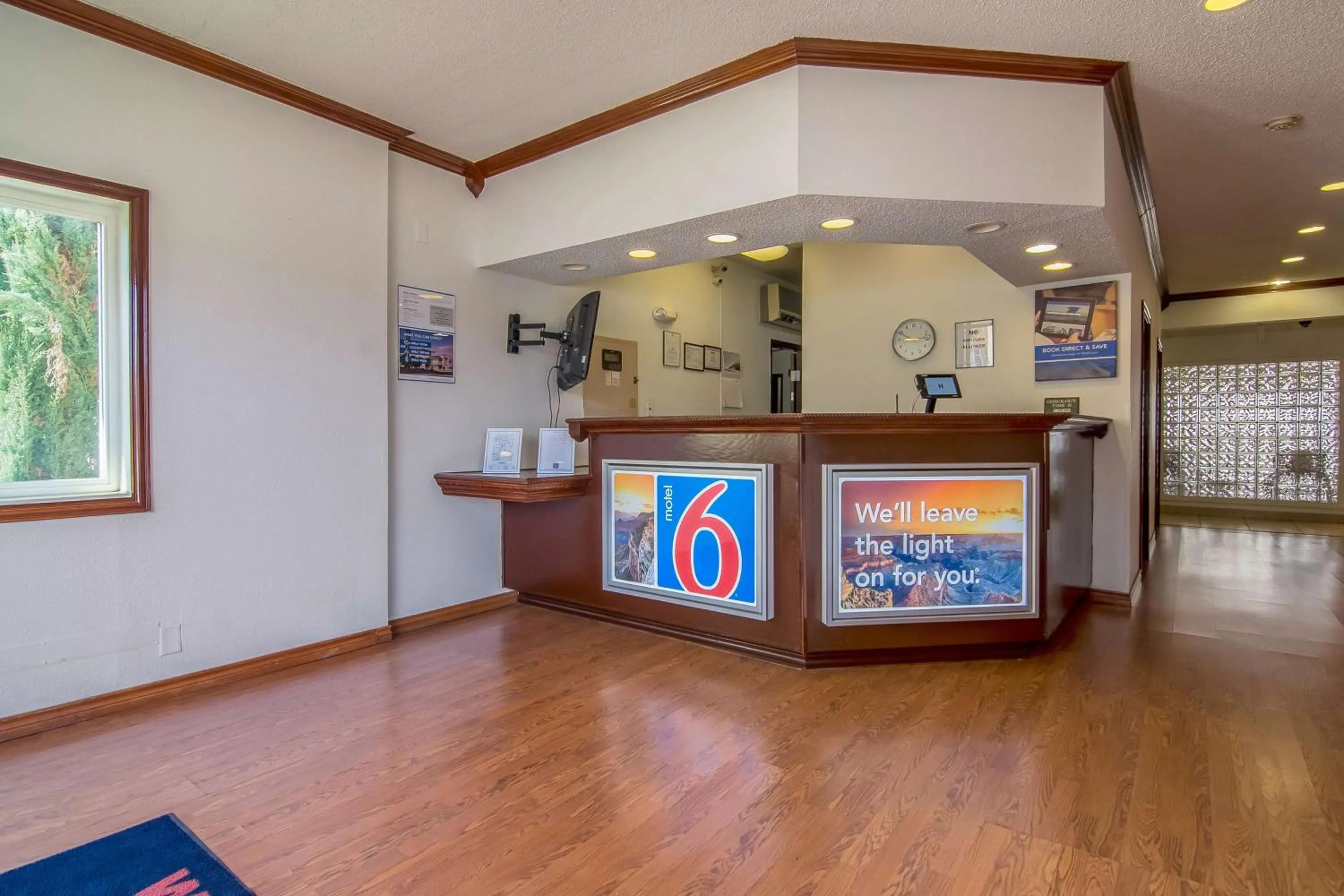 Lobby or reception in Motel 6-Dallas, TX - North - Richardson
