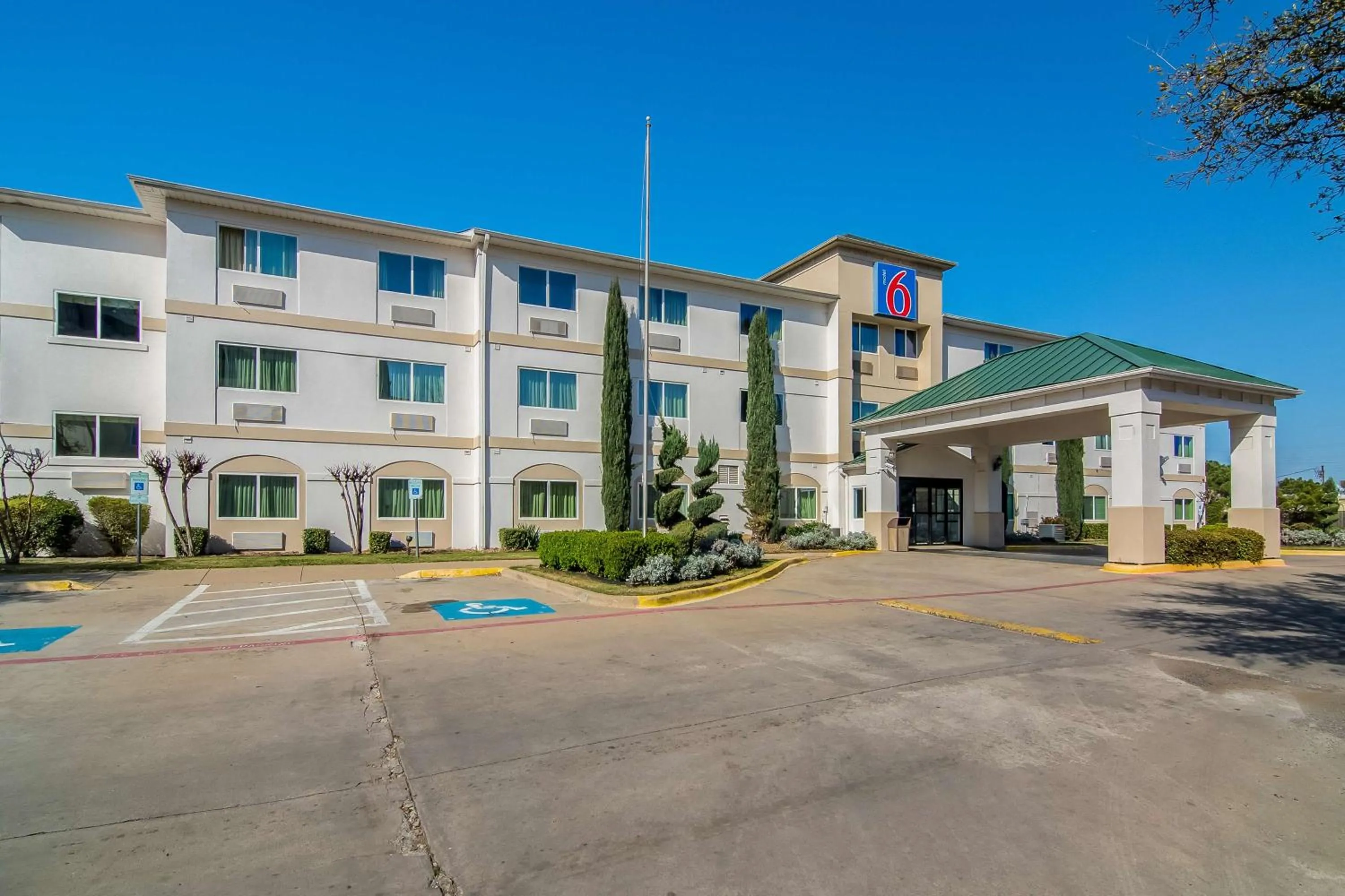 Property building in Motel 6-Dallas, TX - North - Richardson