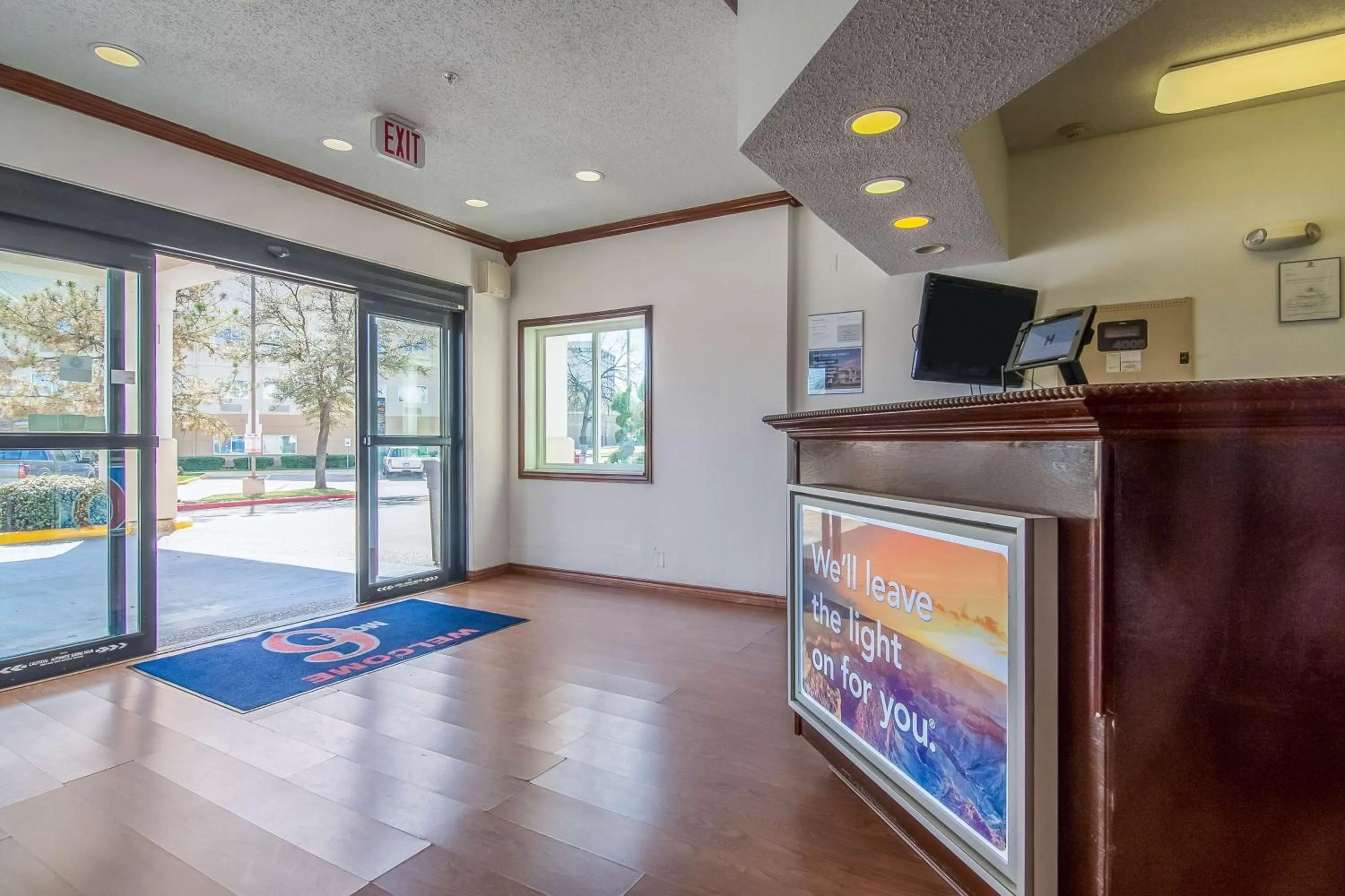 Lobby or reception in Motel 6-Dallas, TX - North - Richardson