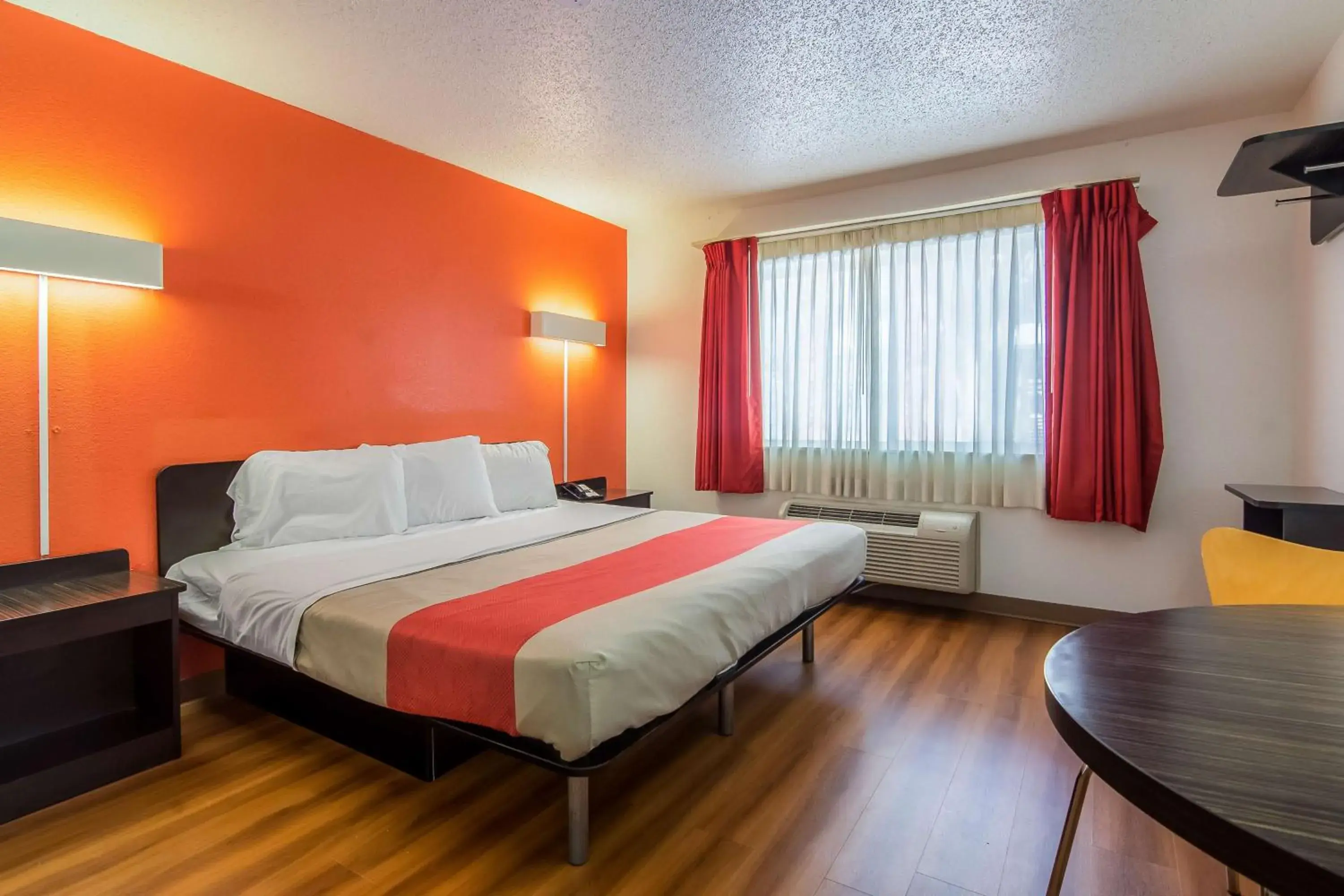 Standard Suite - Smoking in Motel 6-Dallas, TX - North - Richardson Standard Suite - Smoking in Motel 6-Dallas, TX - North - Richardson