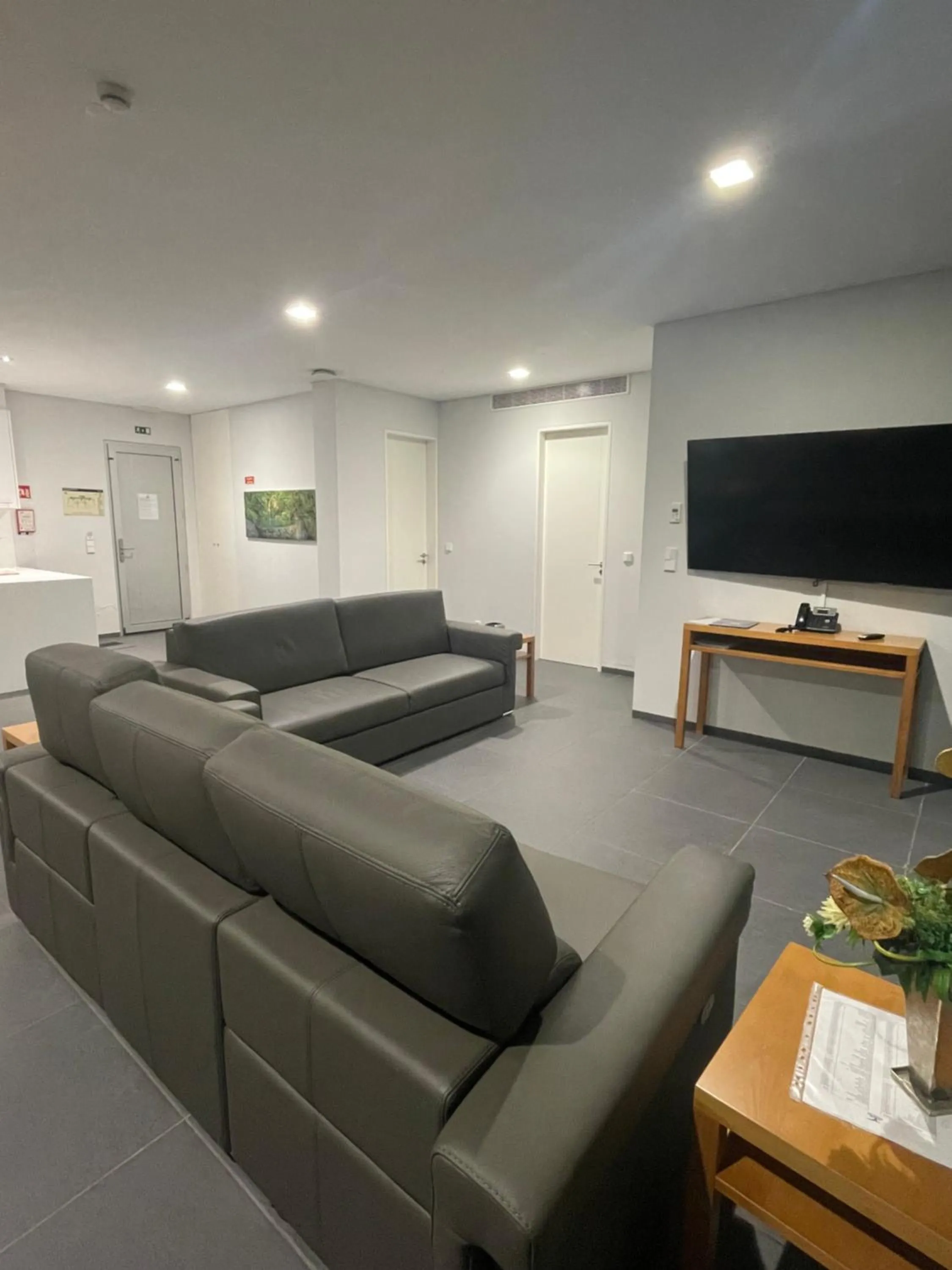 Communal lounge/ TV room in Whalesbay Hotel Apartamentos