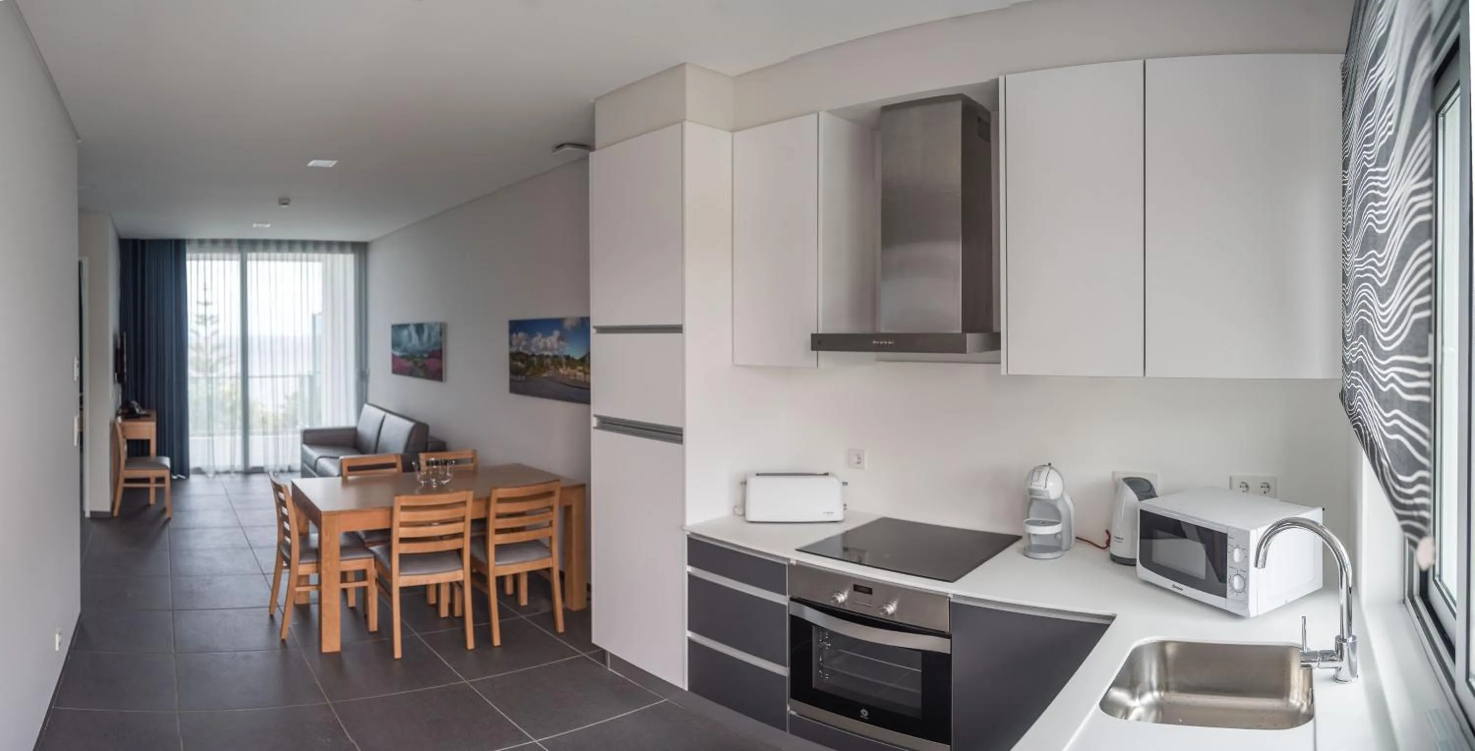 Kitchen or kitchenette in Whalesbay Hotel Apartamentos