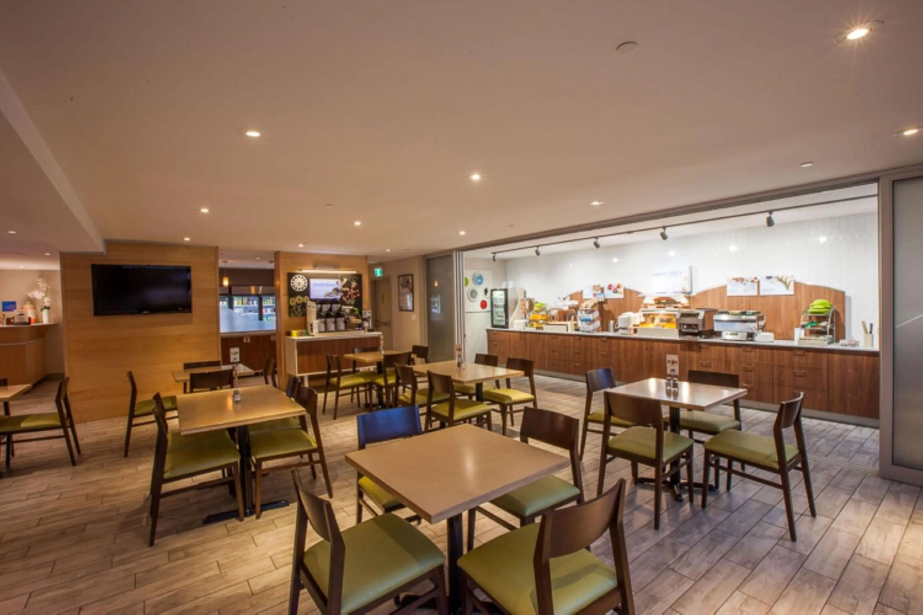 Restaurant/places to eat in Holiday Inn Express Hotel & Suites Saint John Harbour Side by IHG