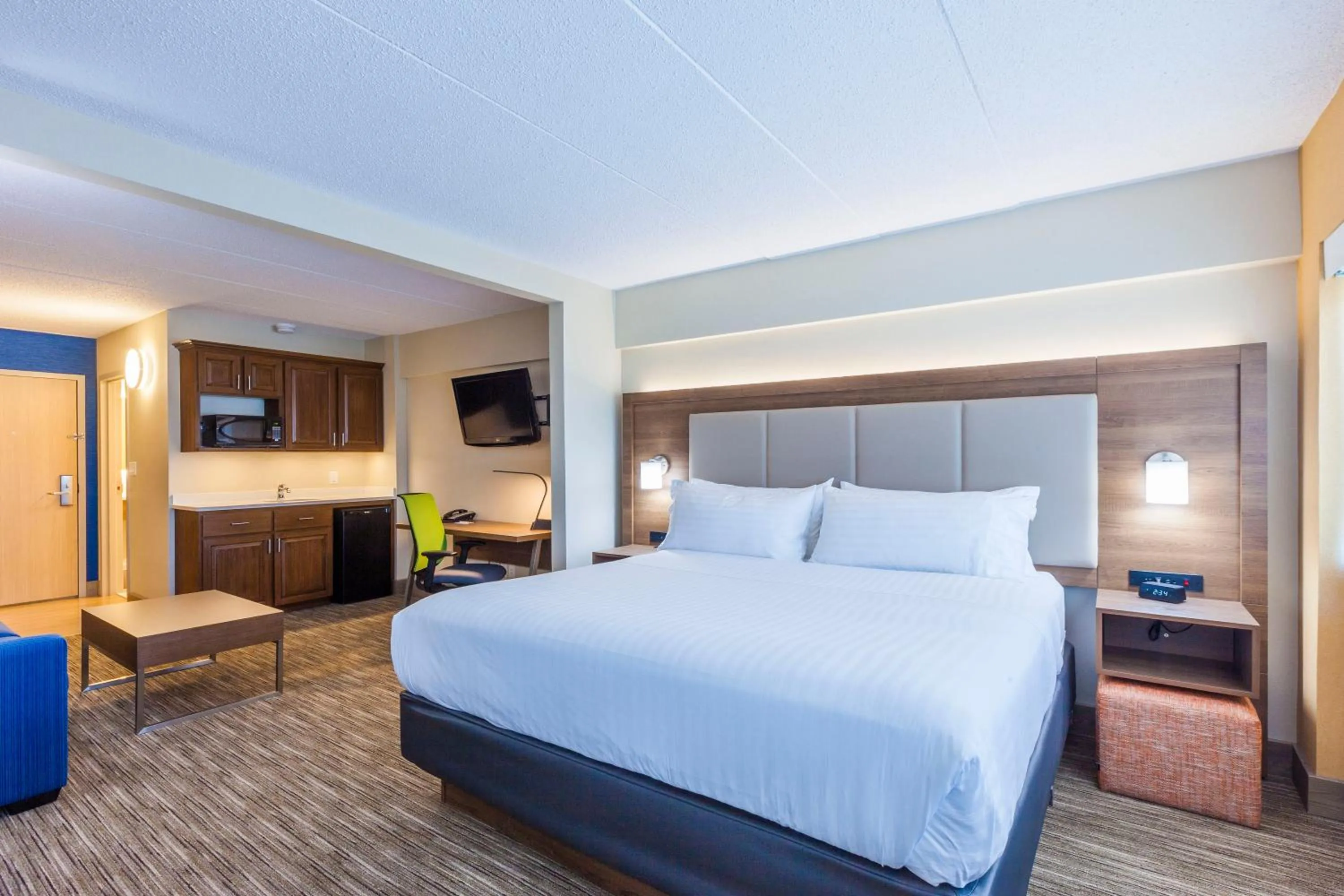 Photo of the whole room, Bed in Holiday Inn Express Hotel & Suites Saint John Harbour Side by IHG