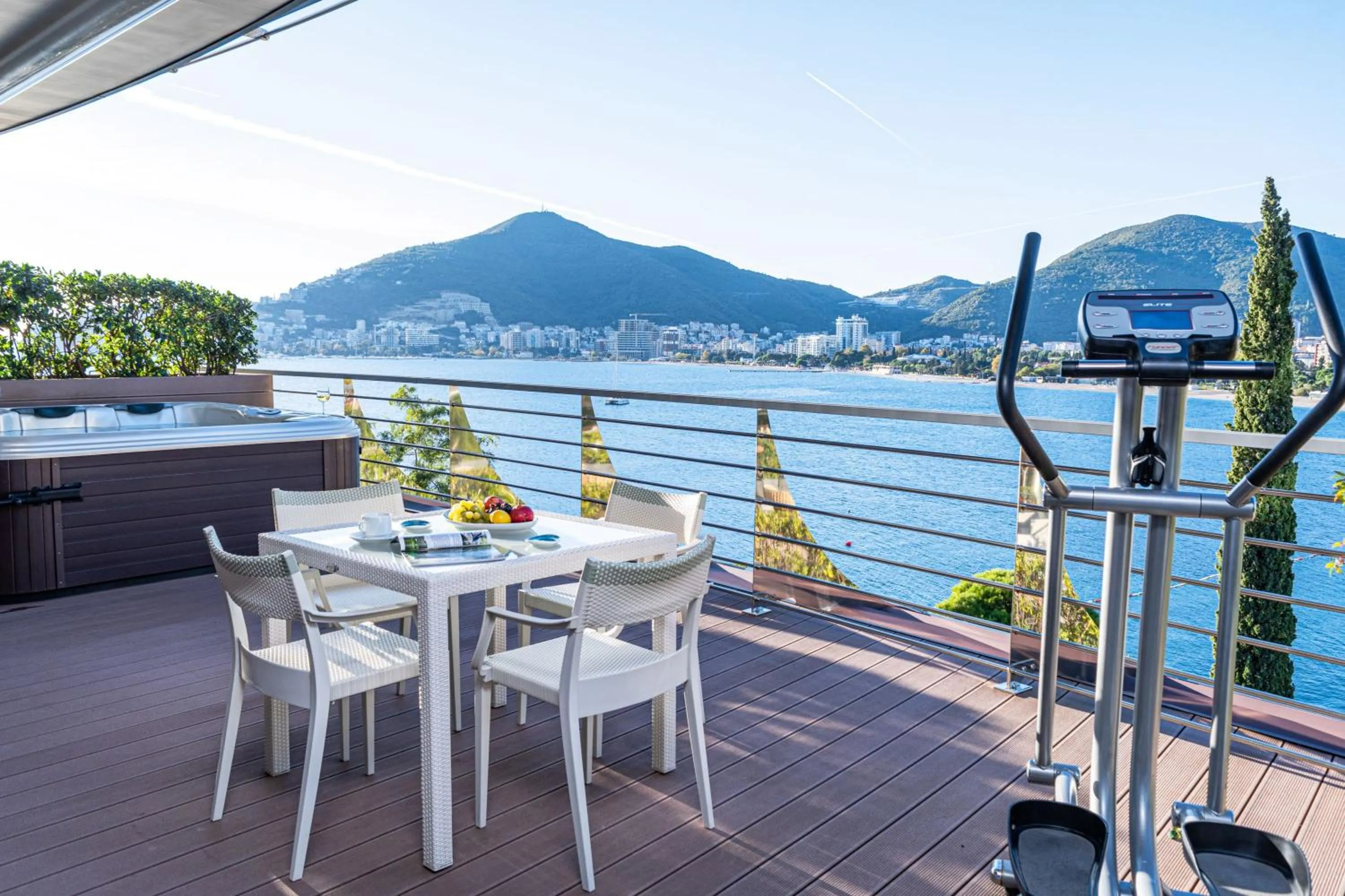 Hot Tub in Dukley Hotel & Resort