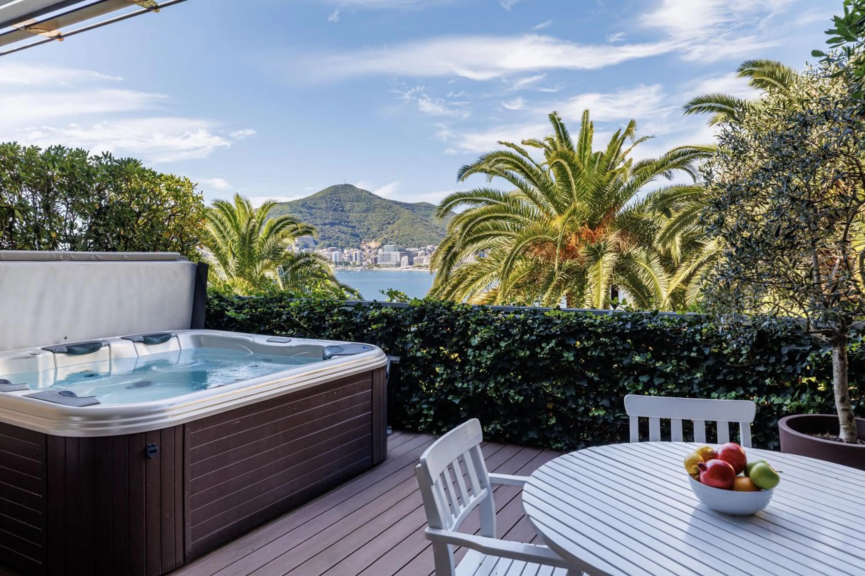 Hot Tub in Dukley Hotel & Resort