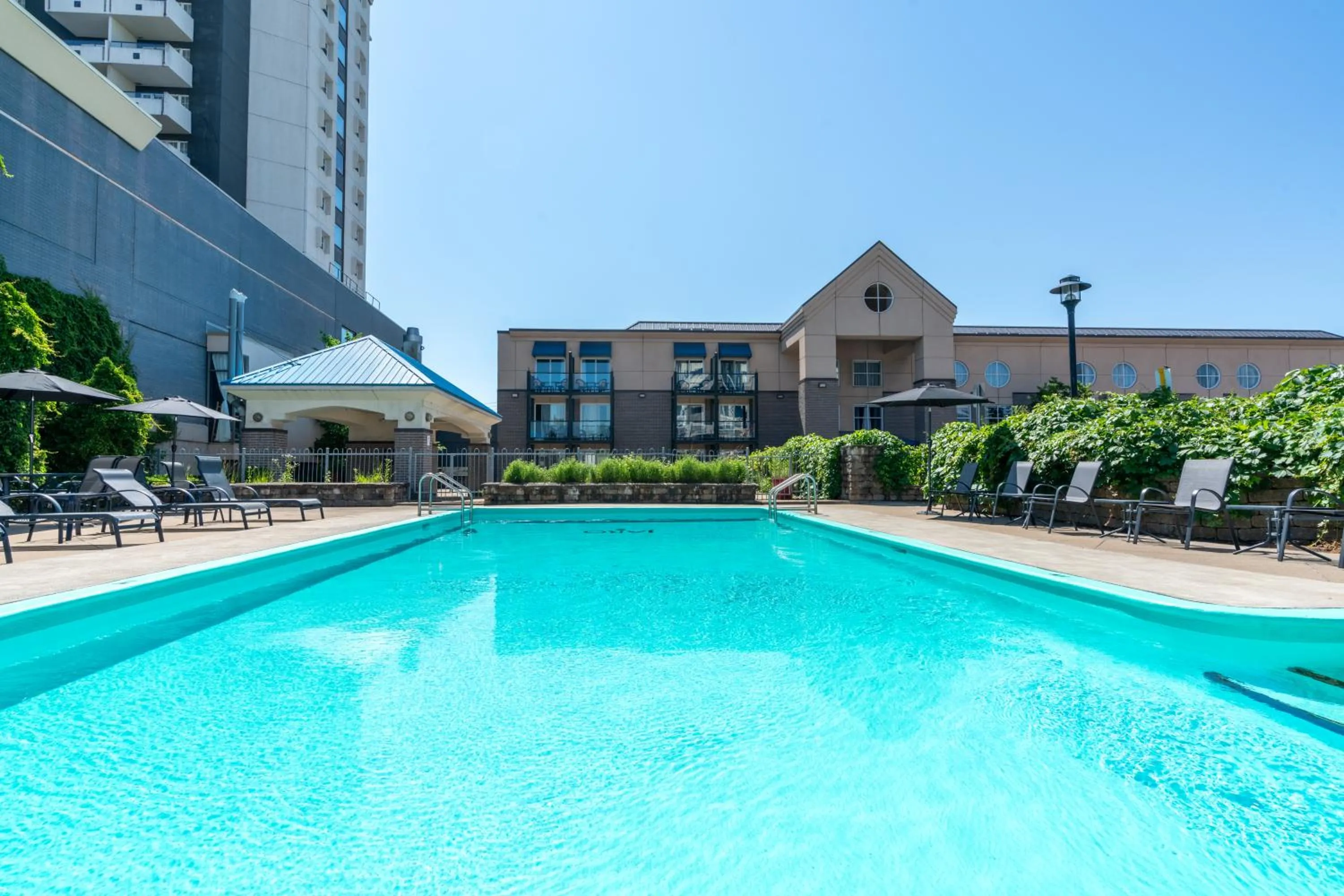 Pool view in Hôtel Lindbergh par JARO