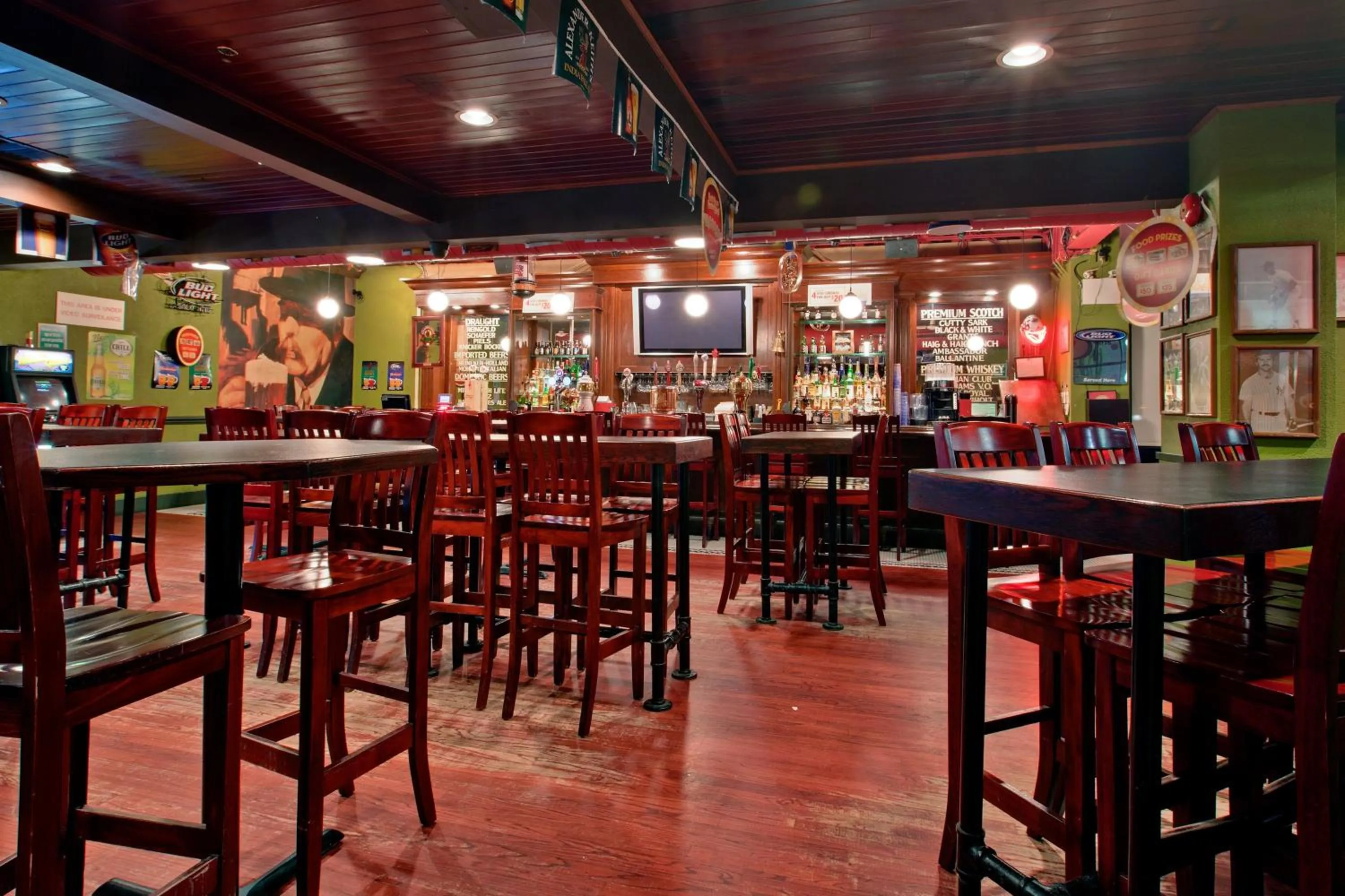 Lounge or bar in Holiday Inn St Johns by IHG