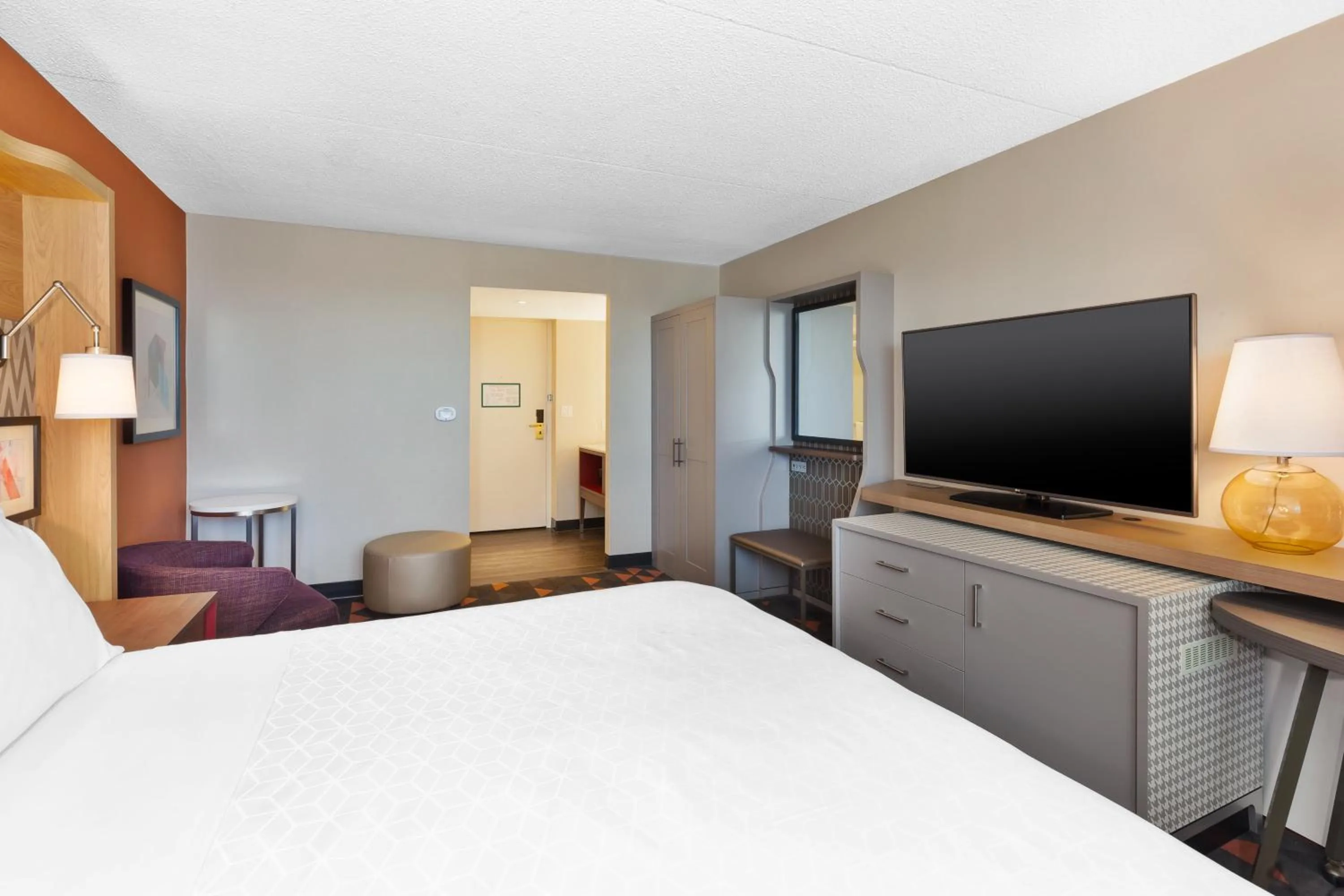 Photo of the whole room, Bed in Holiday Inn St Johns by IHG