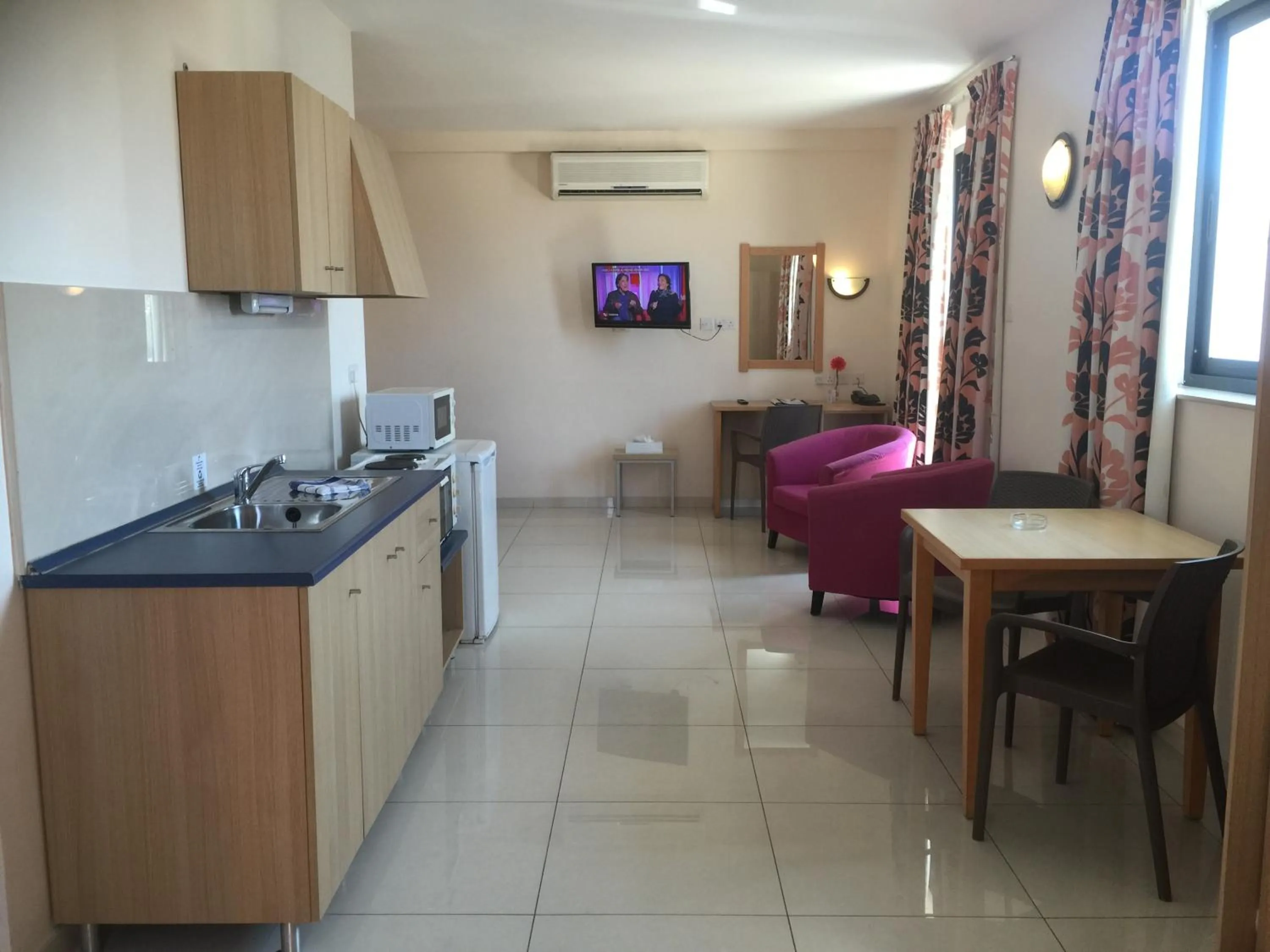 Coffee/tea facilities in Dean Hamlet Hotel