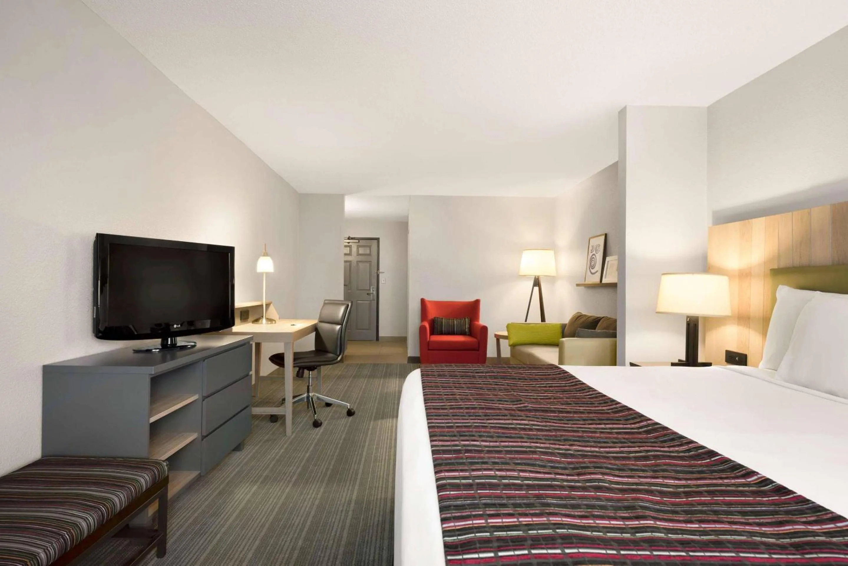 Bedroom, Bed in Country Inn & Suites by Radisson, Minneapolis West, MN