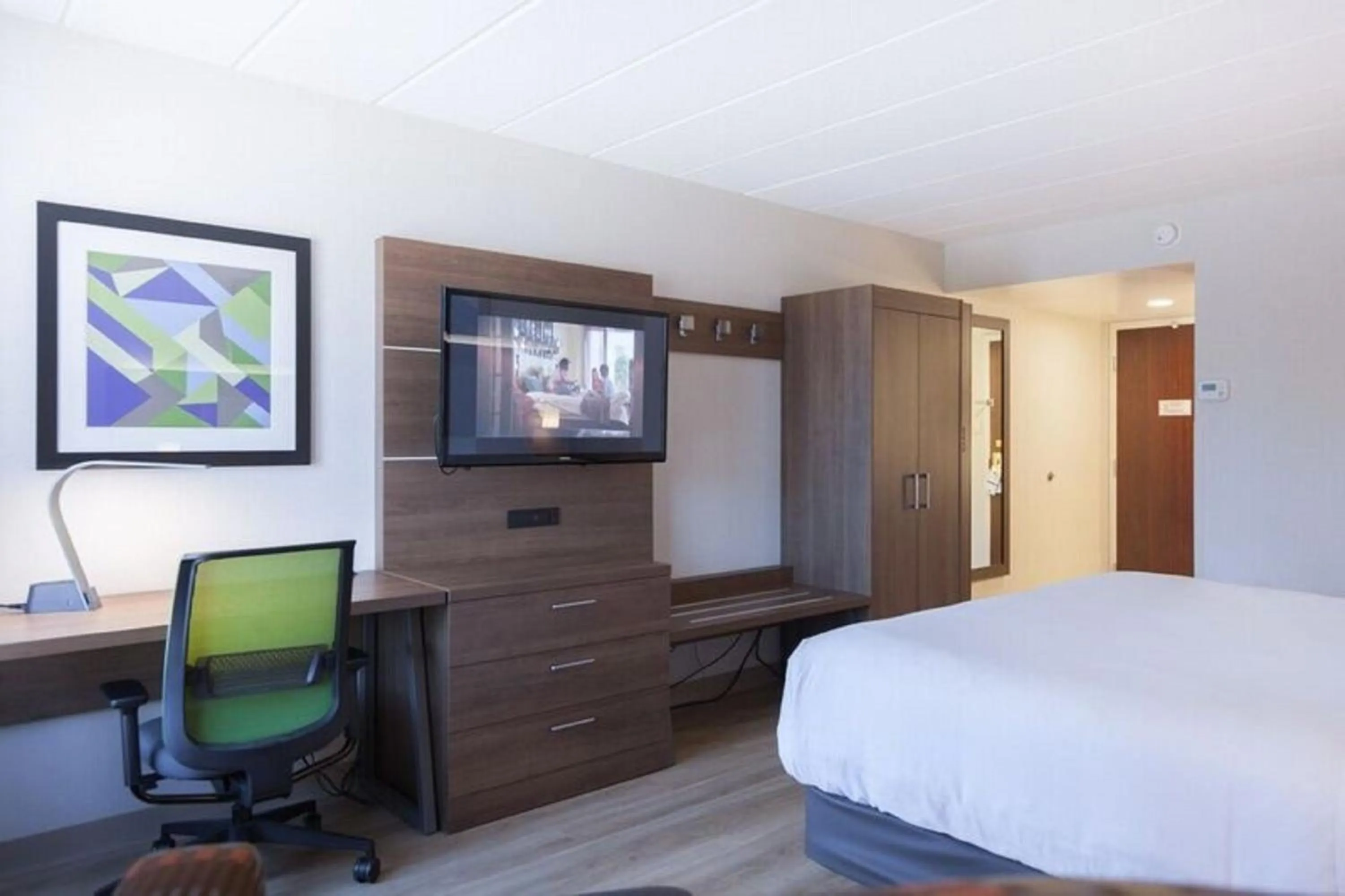 Photo of the whole room, Bed in Holiday Inn Express Hotel & Suites Charlottetown by IHG