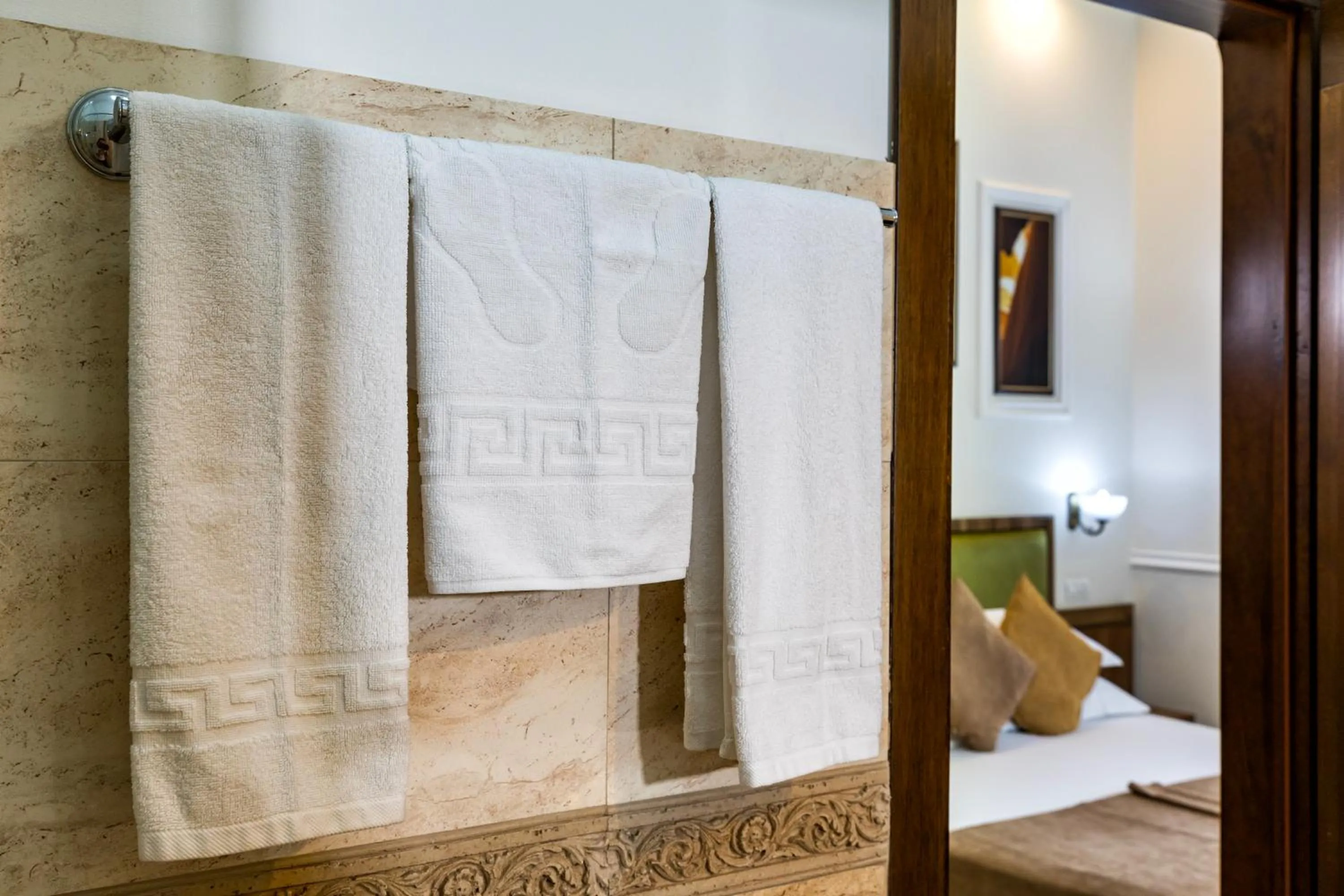 Shower, Bed in La Strada Boutique Villa