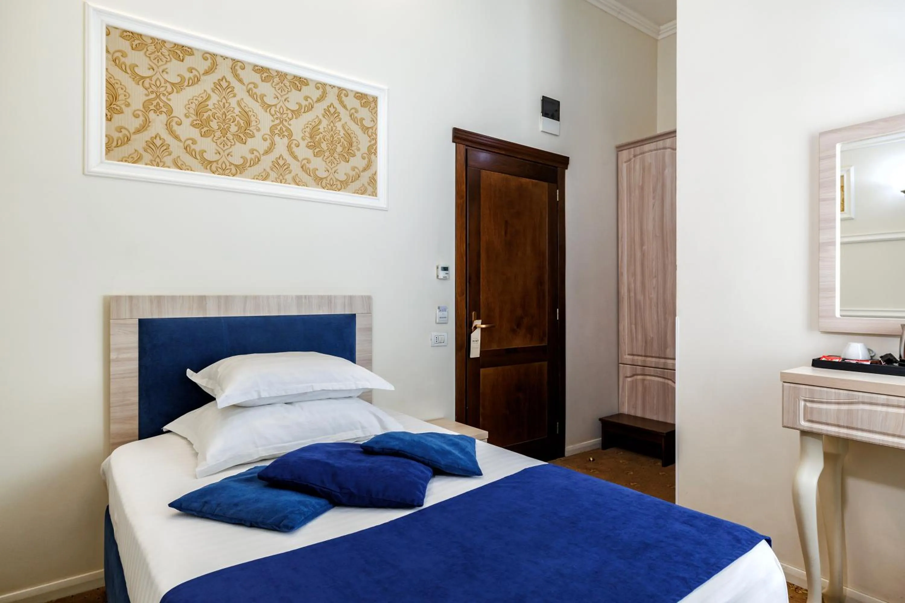 Bed in La Strada Boutique Villa