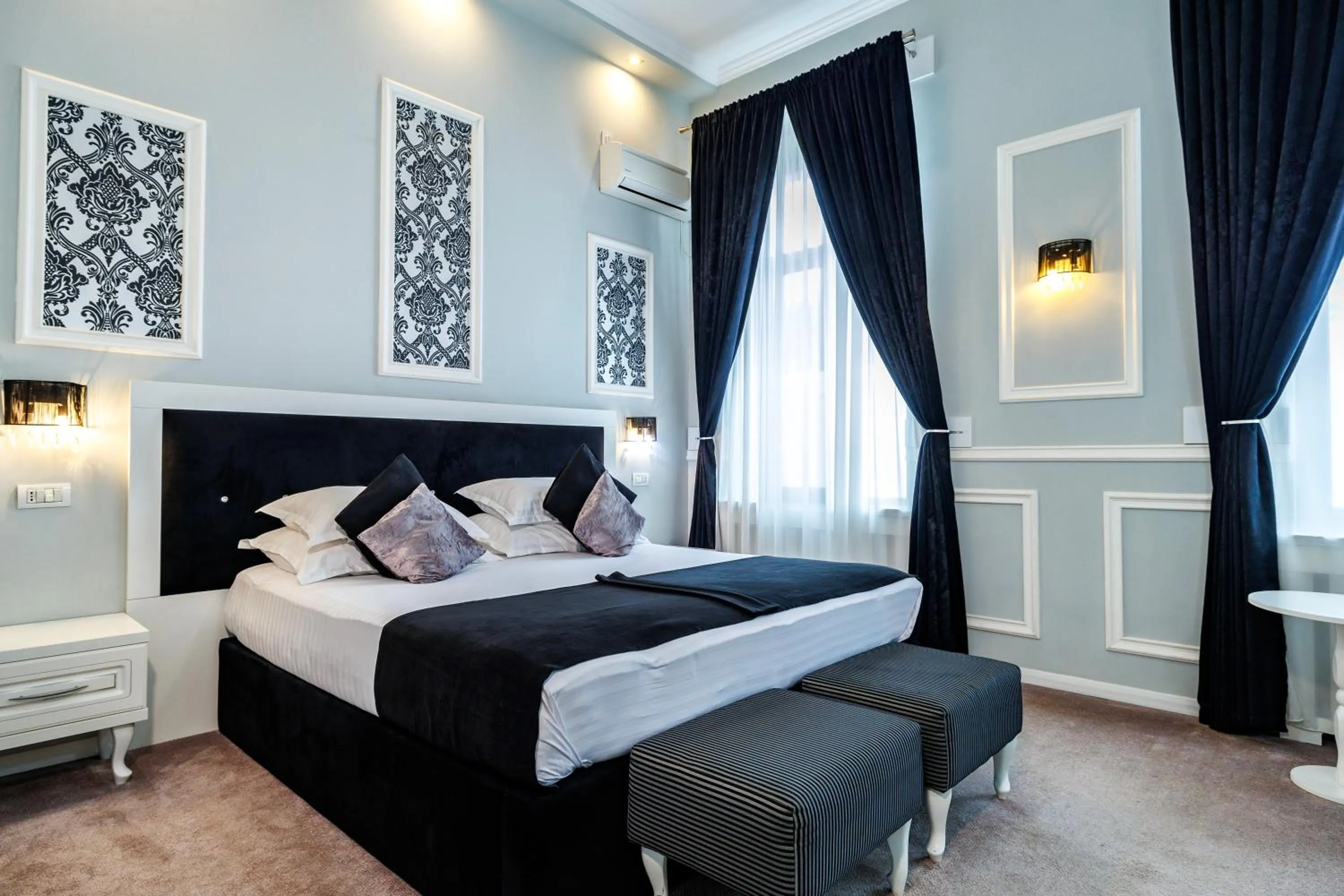 Bed in La Strada Boutique Villa