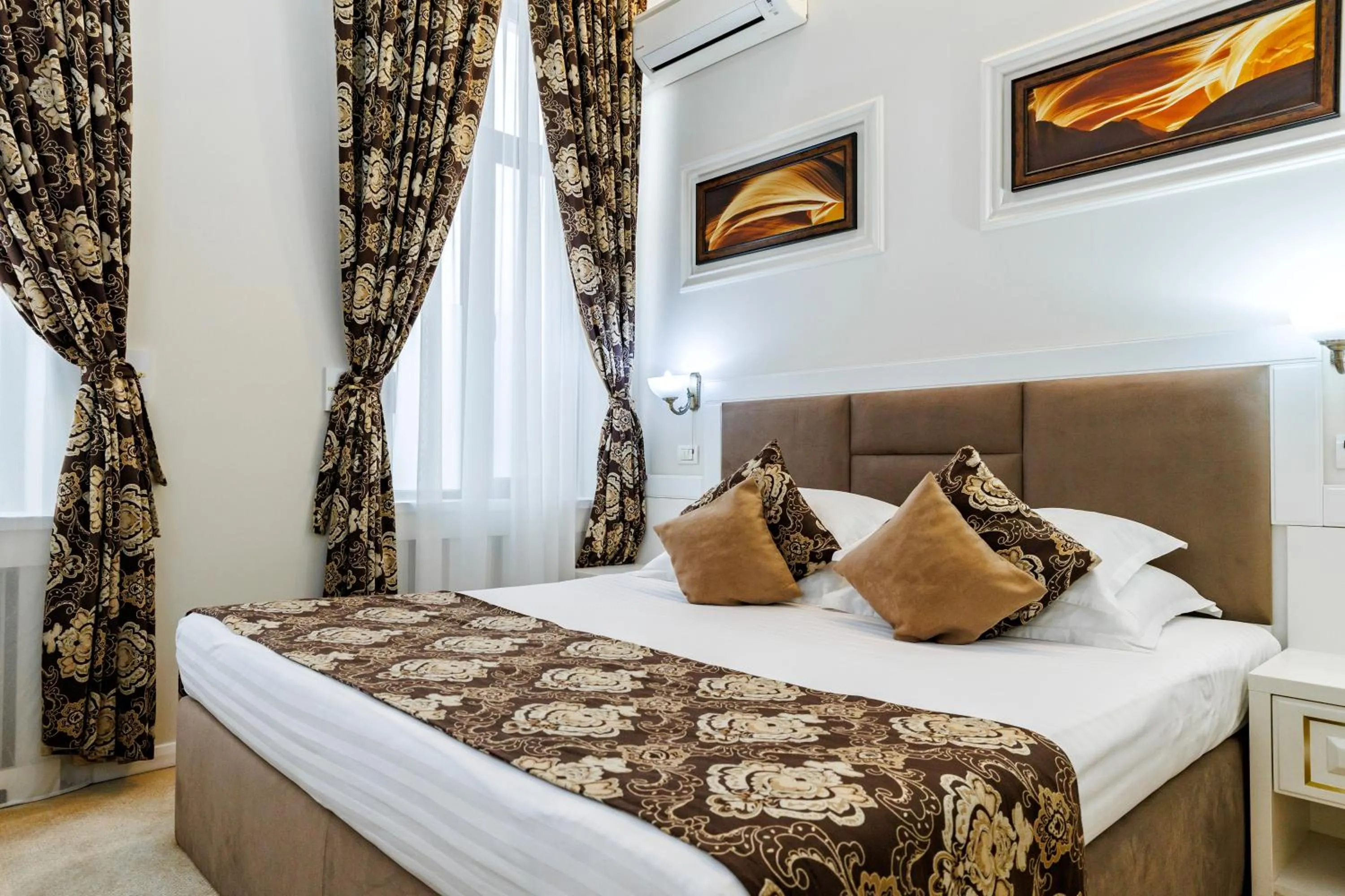 Bed in La Strada Boutique Villa