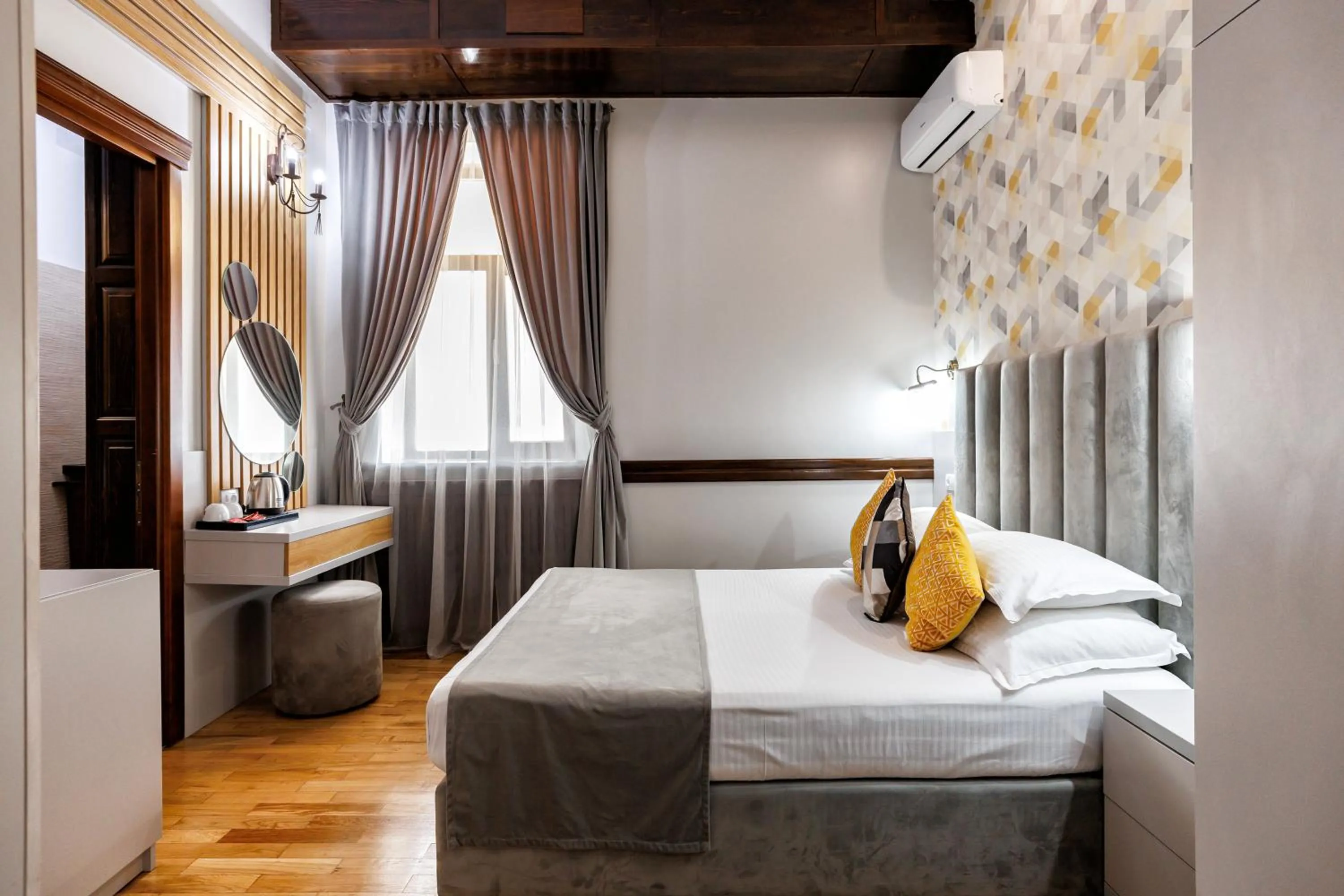 Photo of the whole room, Bed in La Strada Boutique Villa