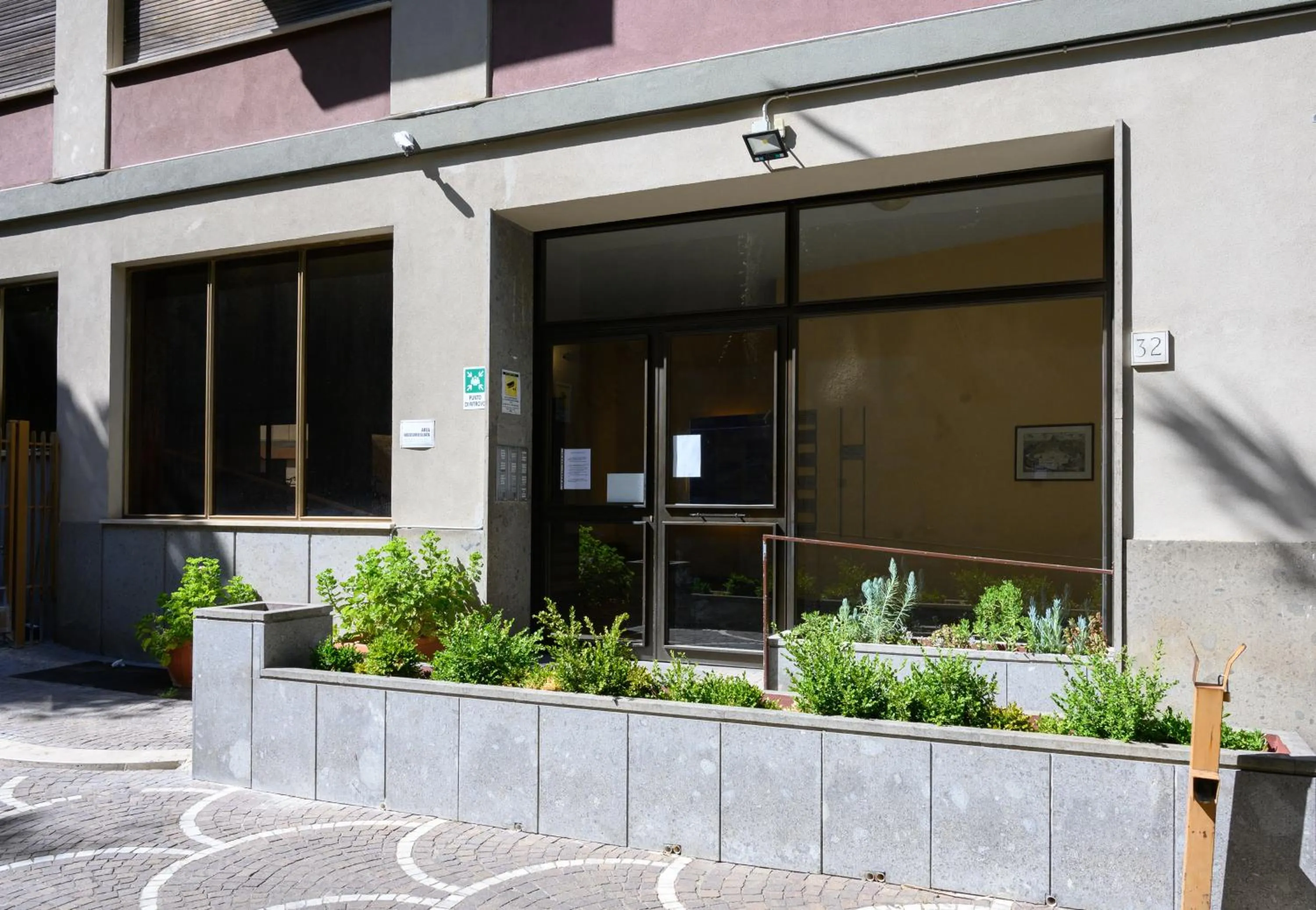 Facade/entrance in Leonardo Da Vinci Guest House