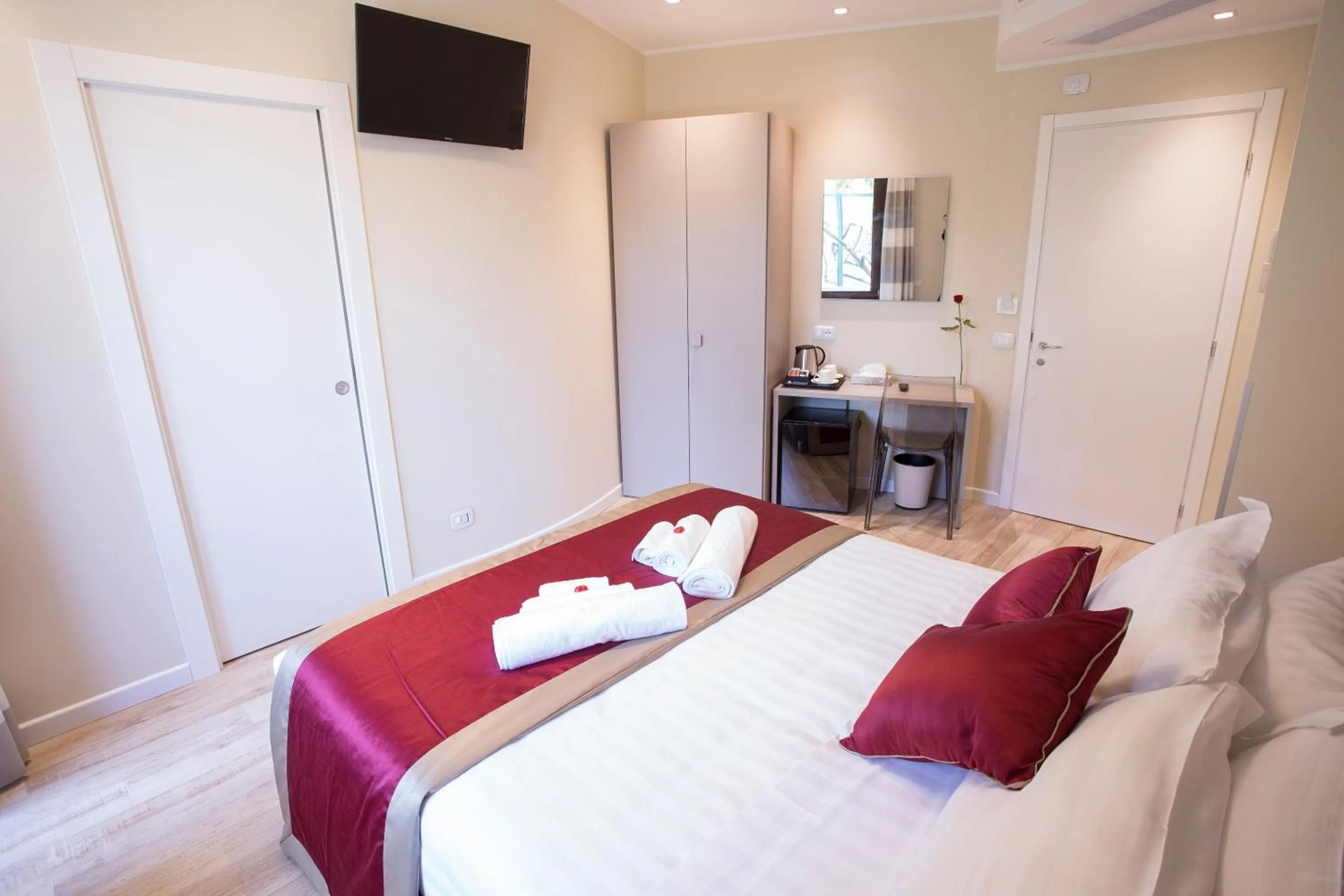 Photo of the whole room, Bed in Leonardo Da Vinci Guest House