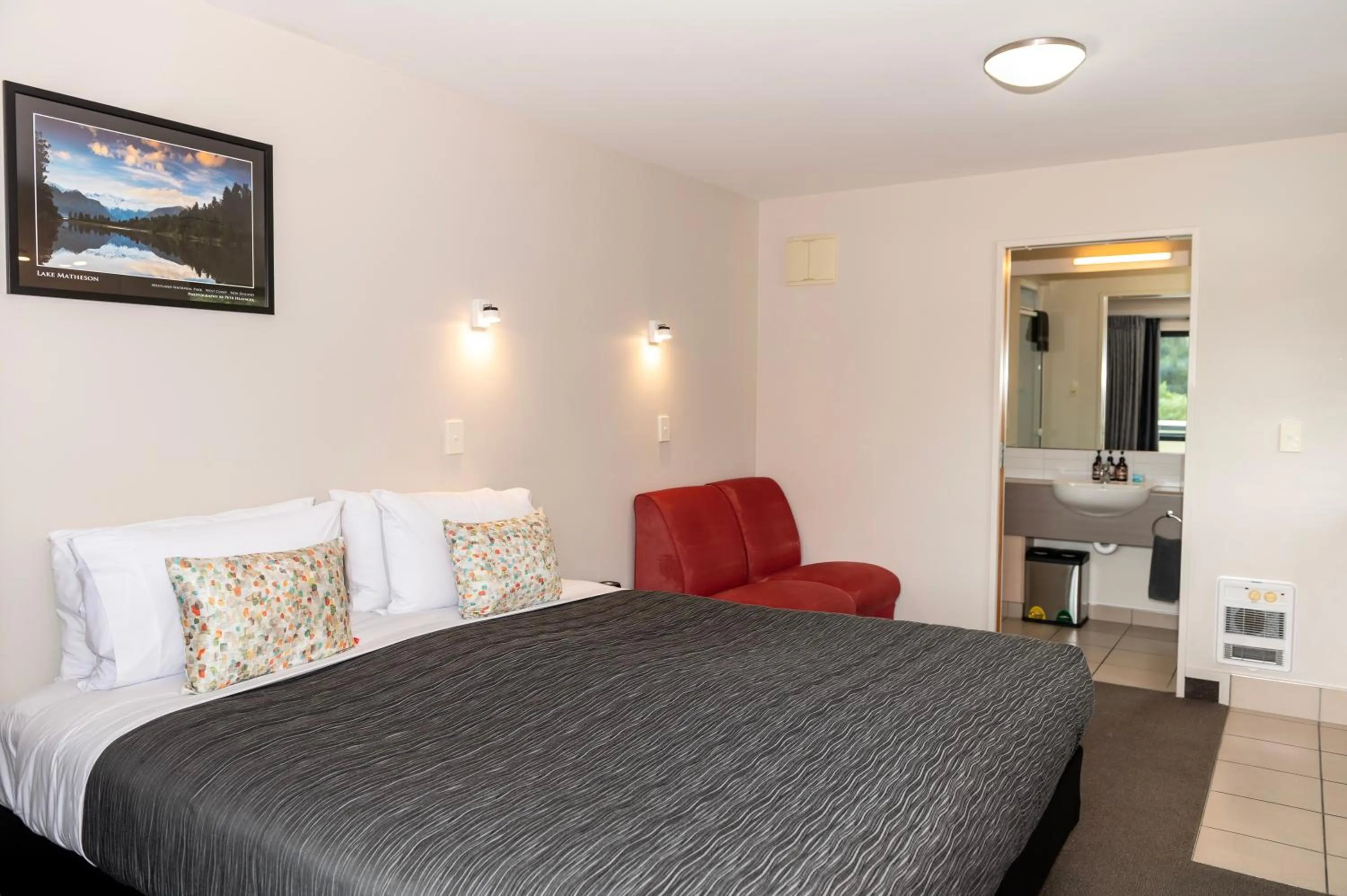 Bed in Bella Vista Motel Fox Glacier