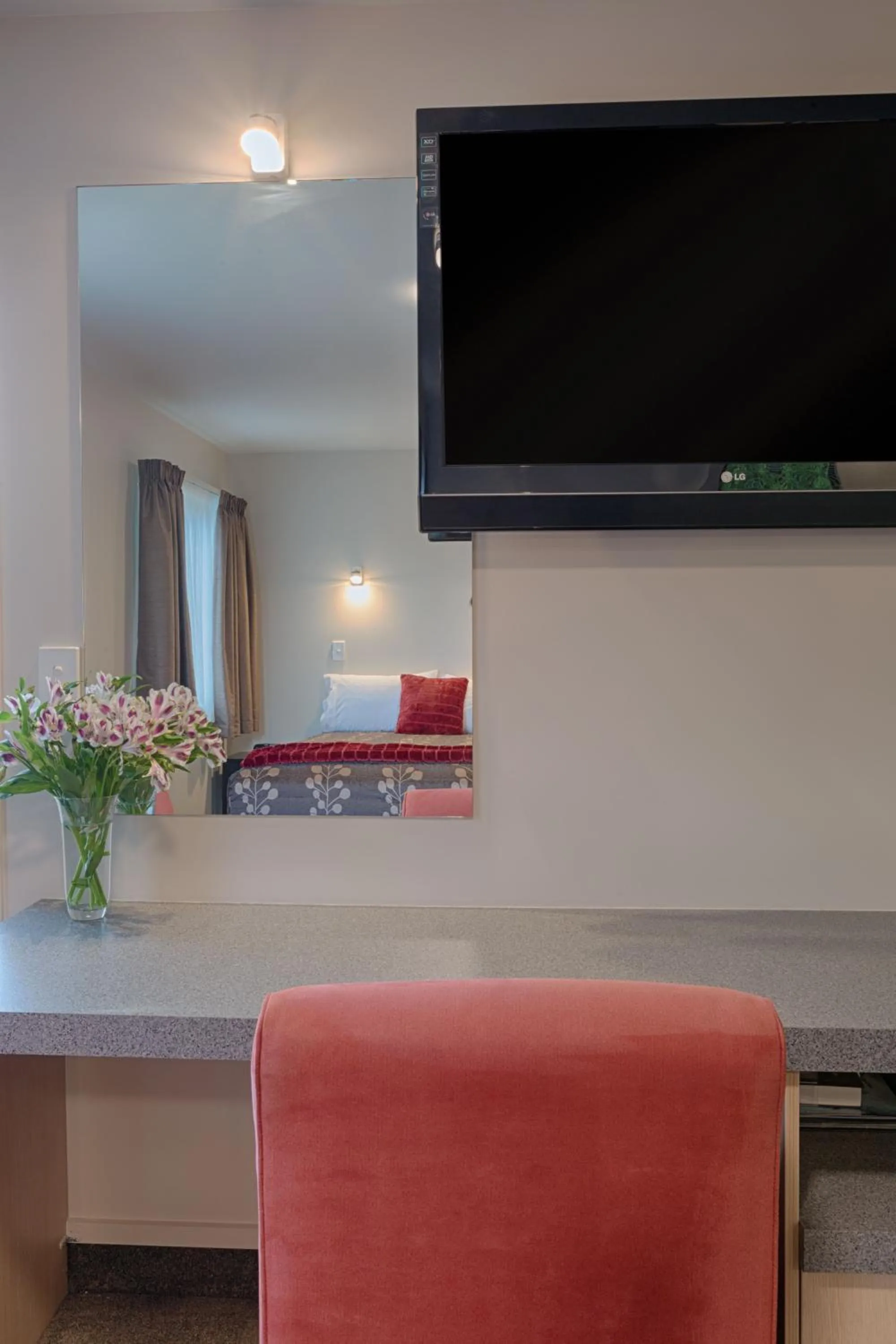 TV and multimedia in Bella Vista Motel Fox Glacier