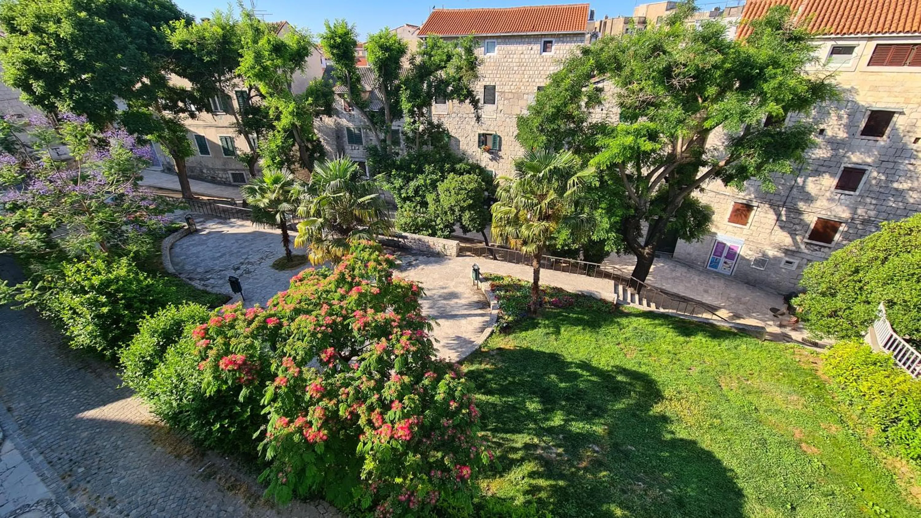 Garden in Nirvana rooms Split