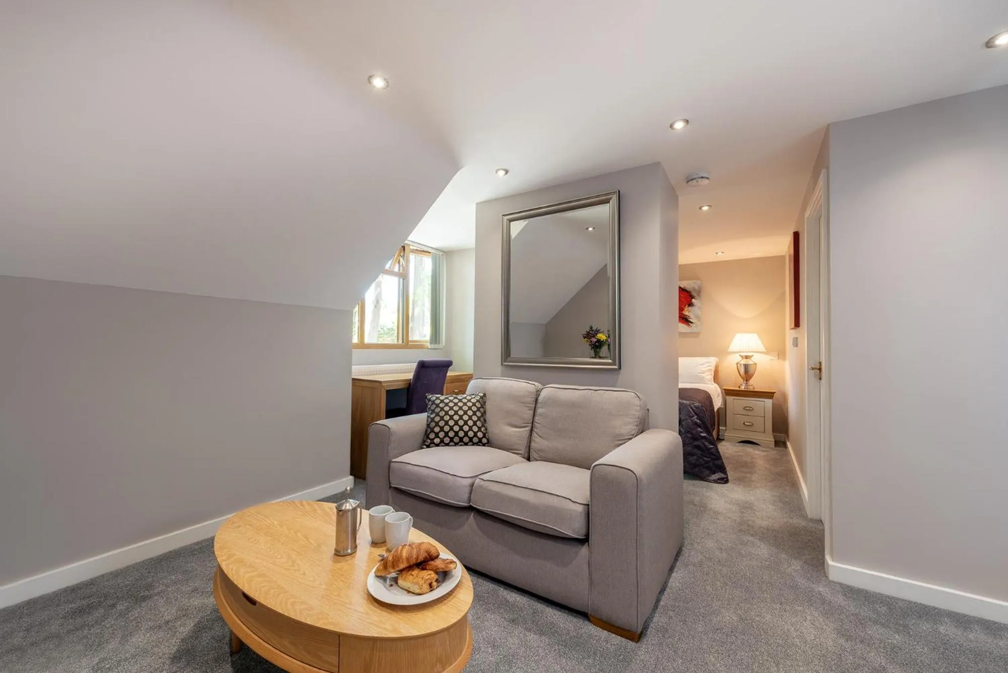 TV and multimedia in Hamble Retreat Studios and Lodge