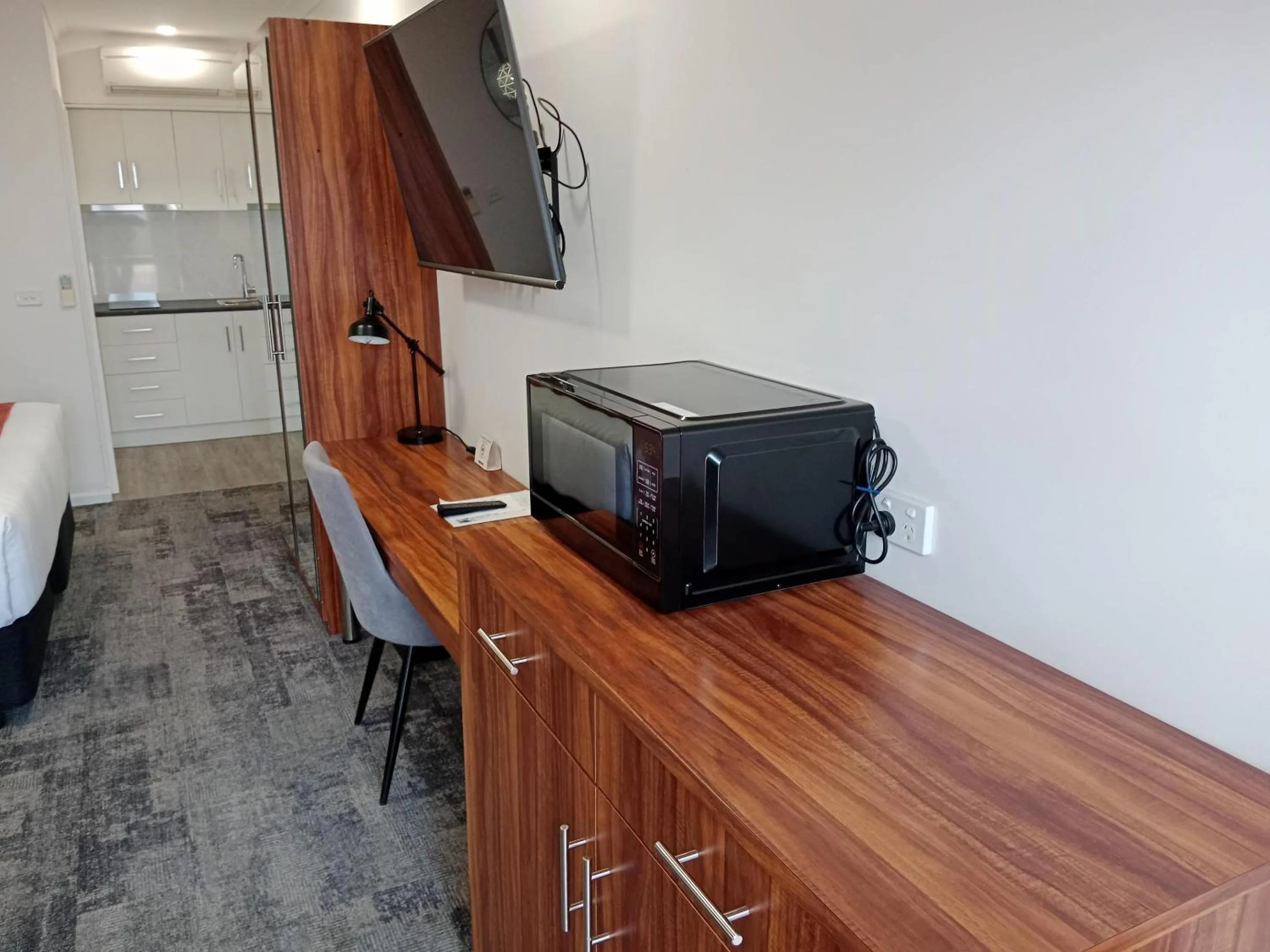 Bedroom in Comfort Inn Deakin Palms