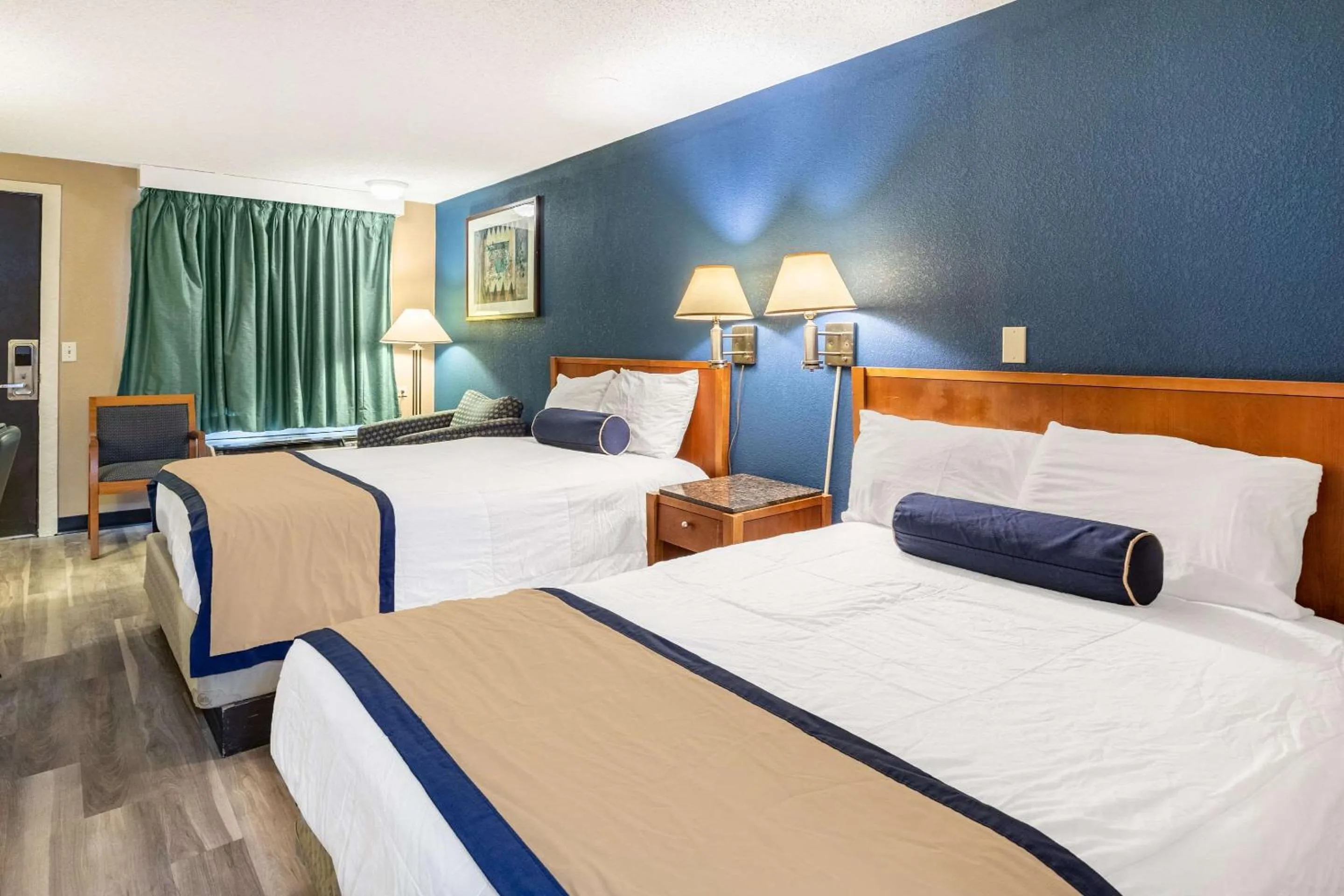 Photo of the whole room, Bed in Value Inn Kenosha I-94 - Exit 344