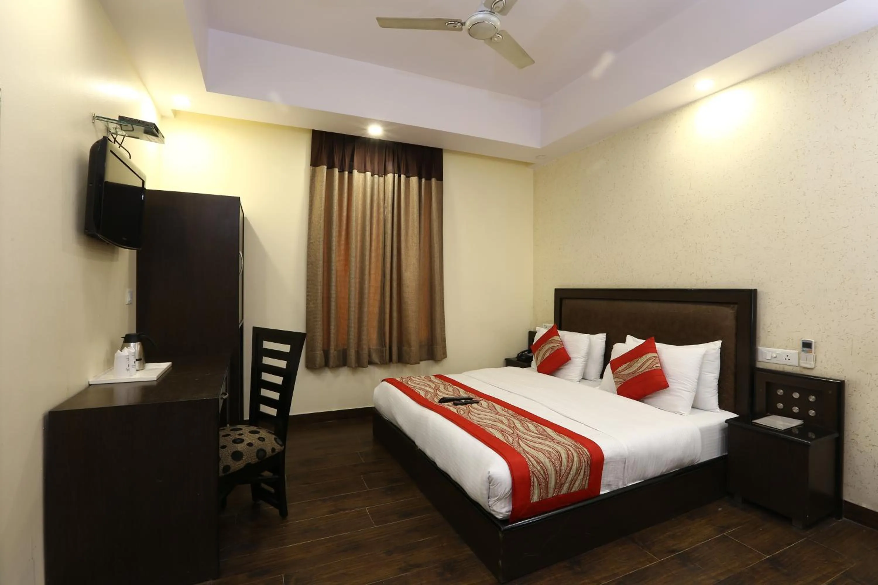 Bedroom, Bed in Hotel Kingston Park near Ganga Ram Hospital