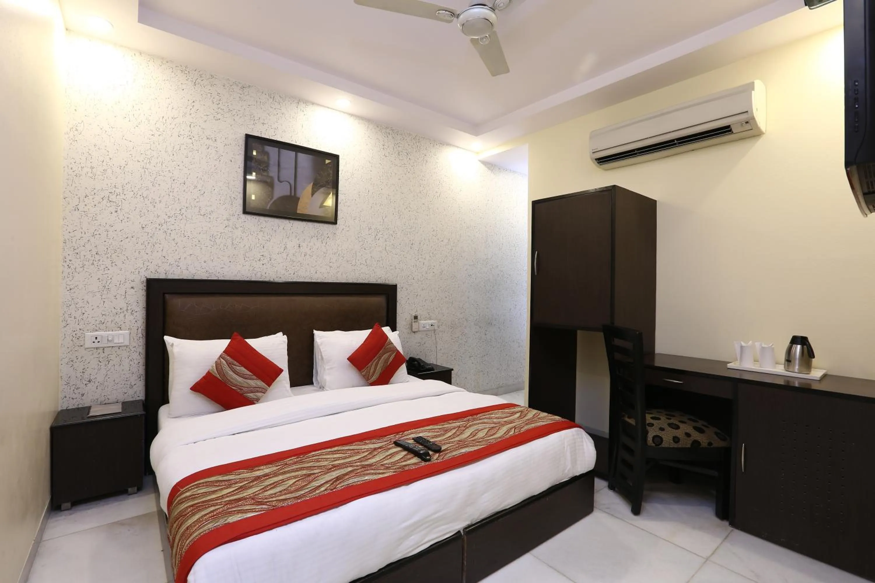 Bedroom, Bed in Hotel Kingston Park near Ganga Ram Hospital
